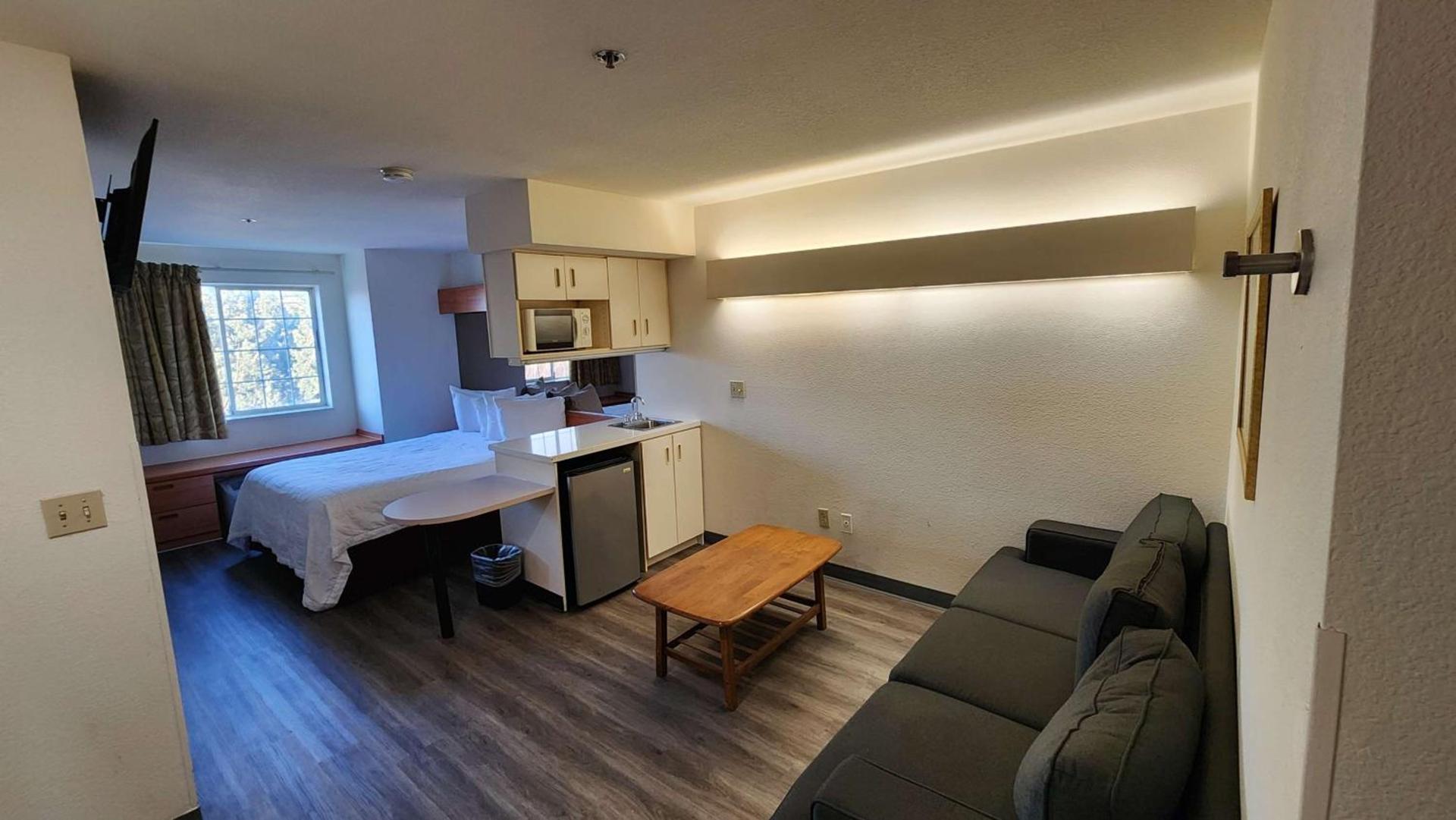 SureStay by Best Western Sacramento South Natomas photo 7