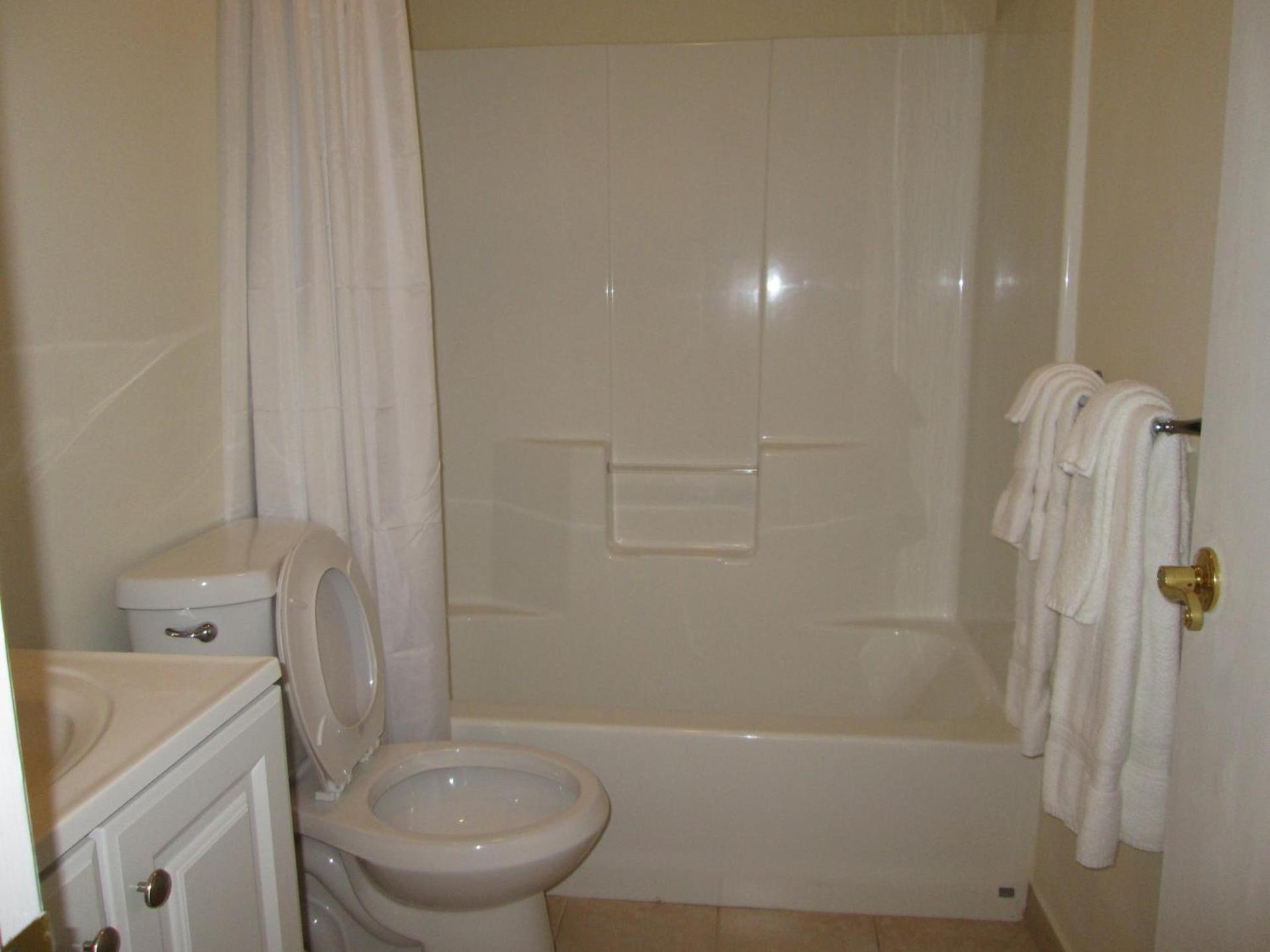 Misquamicut Beach Front Inn photo 24