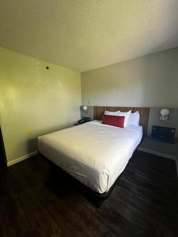 Microtel Inn by Wyndham Atlanta Airport photo 44