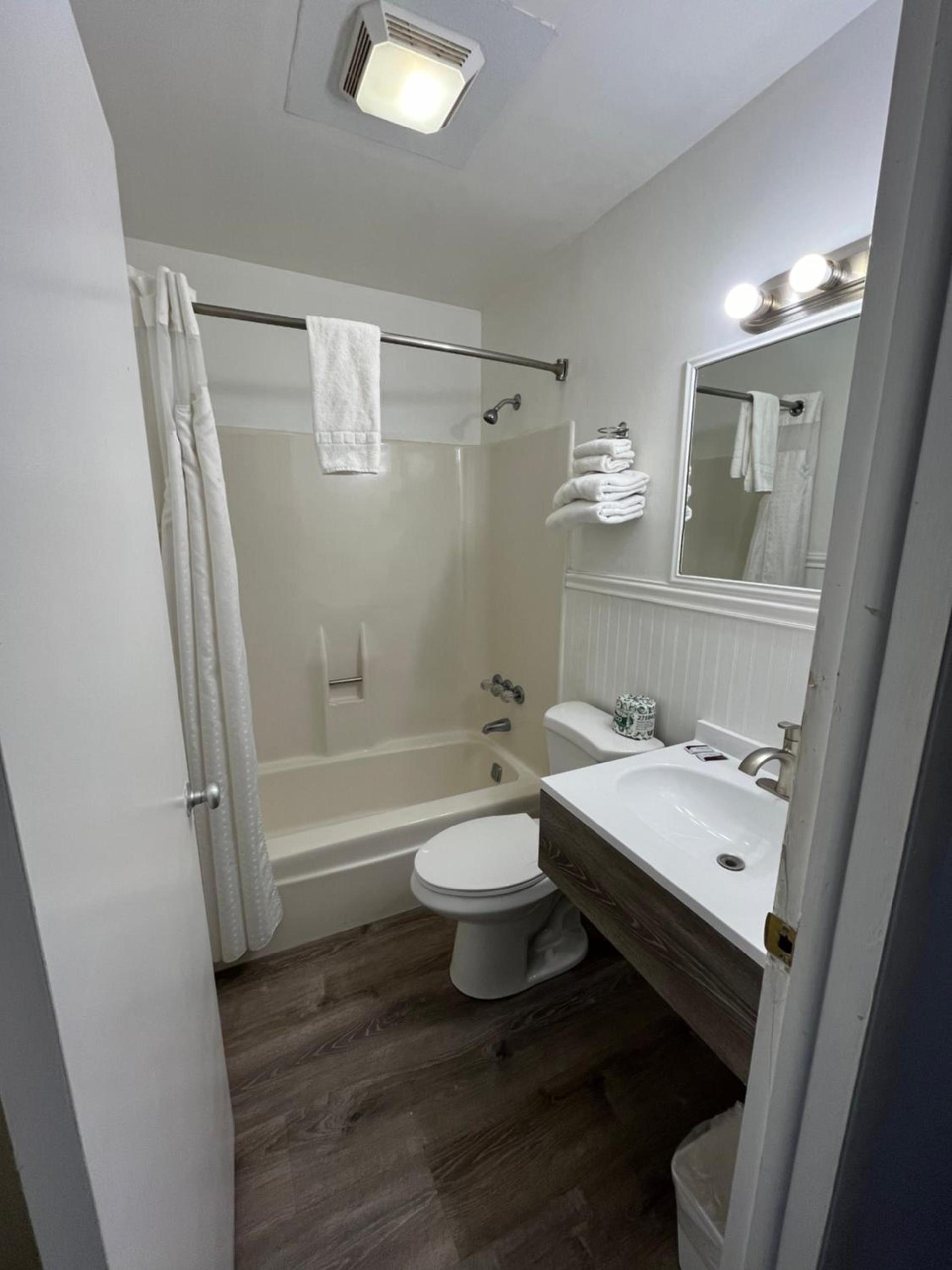Blue Note Motor Inn photo 12