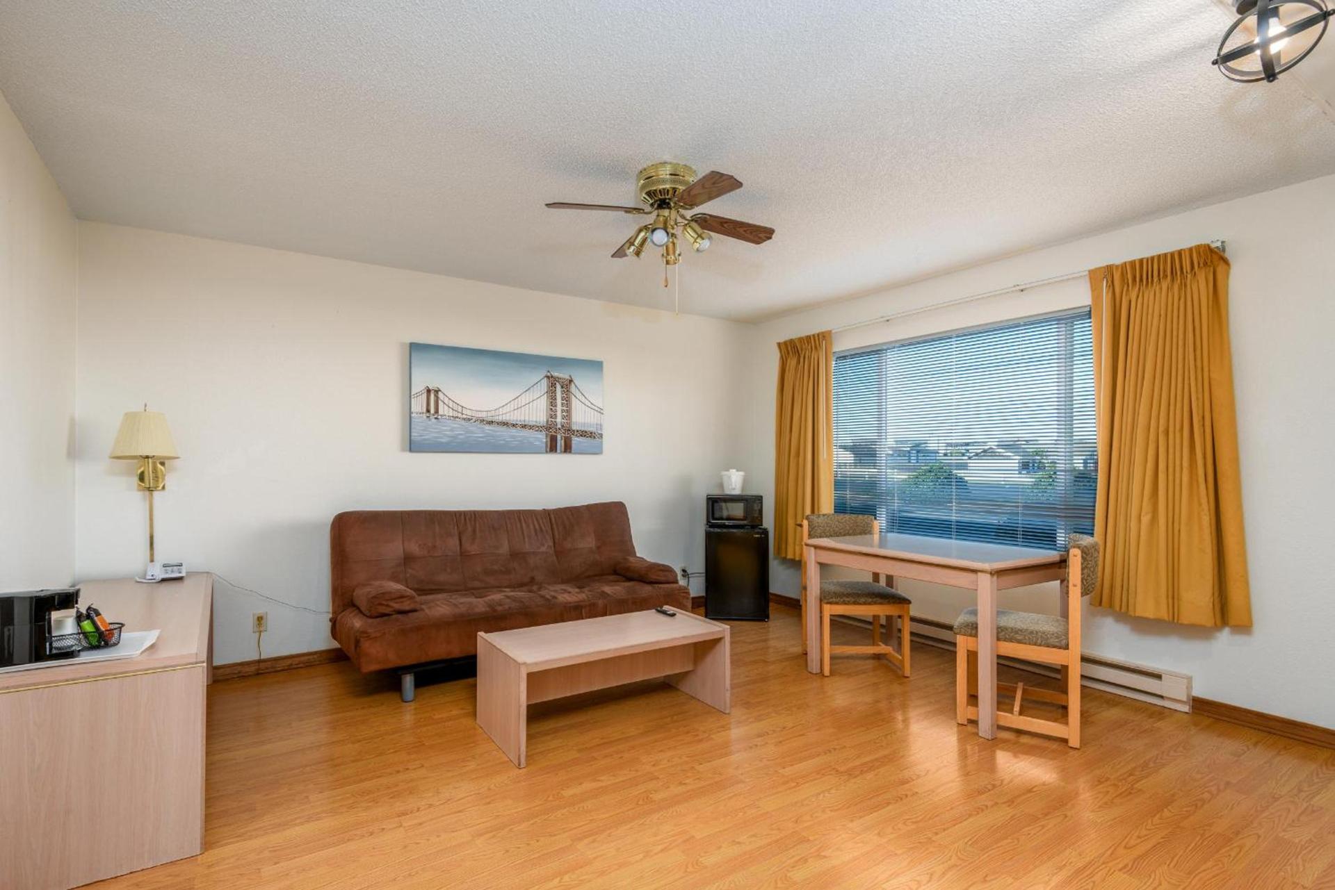 Waldport Bayfront Hotel & Restaurant photo 21