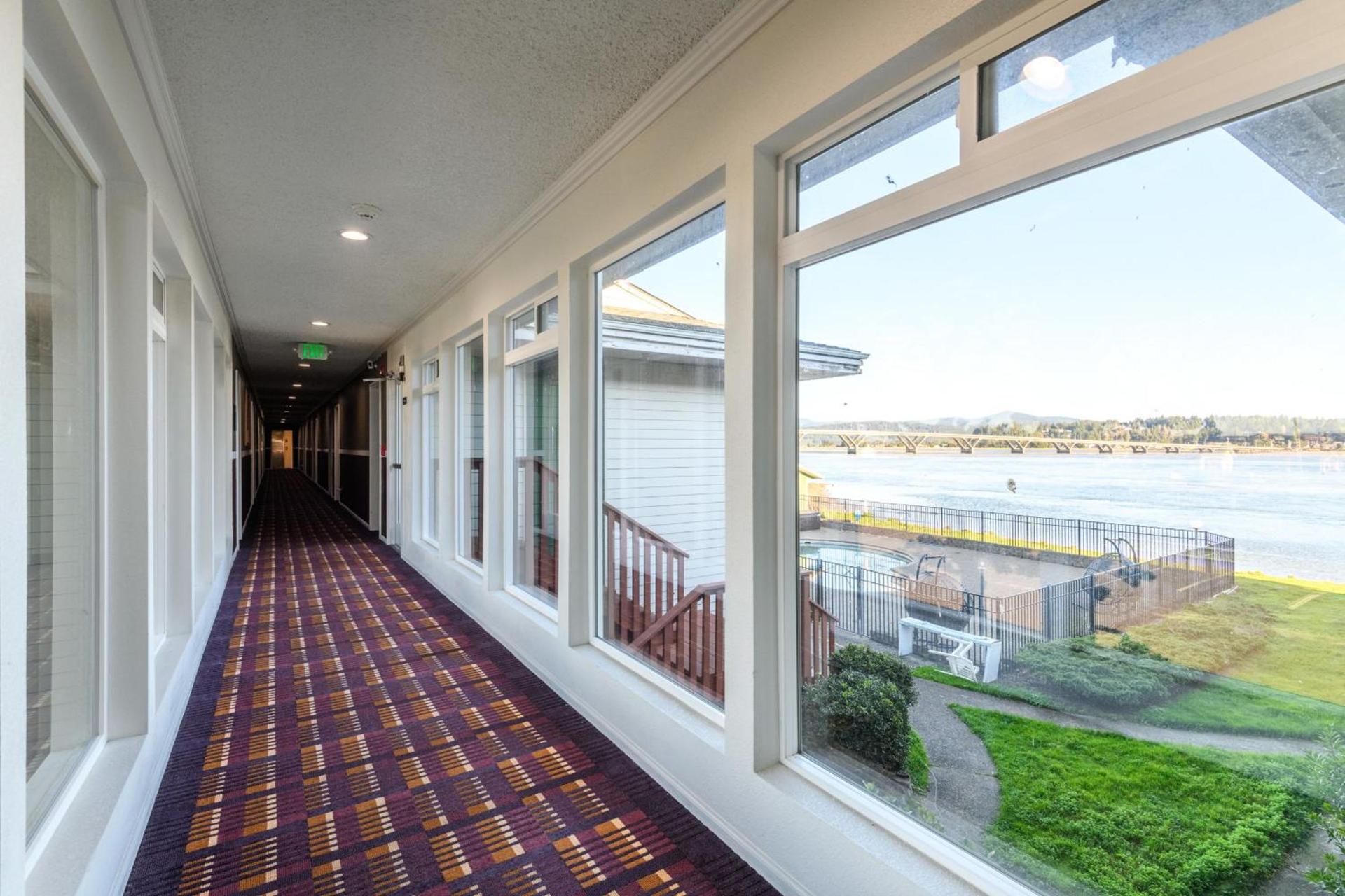 Waldport Bayfront Hotel & Restaurant photo 24