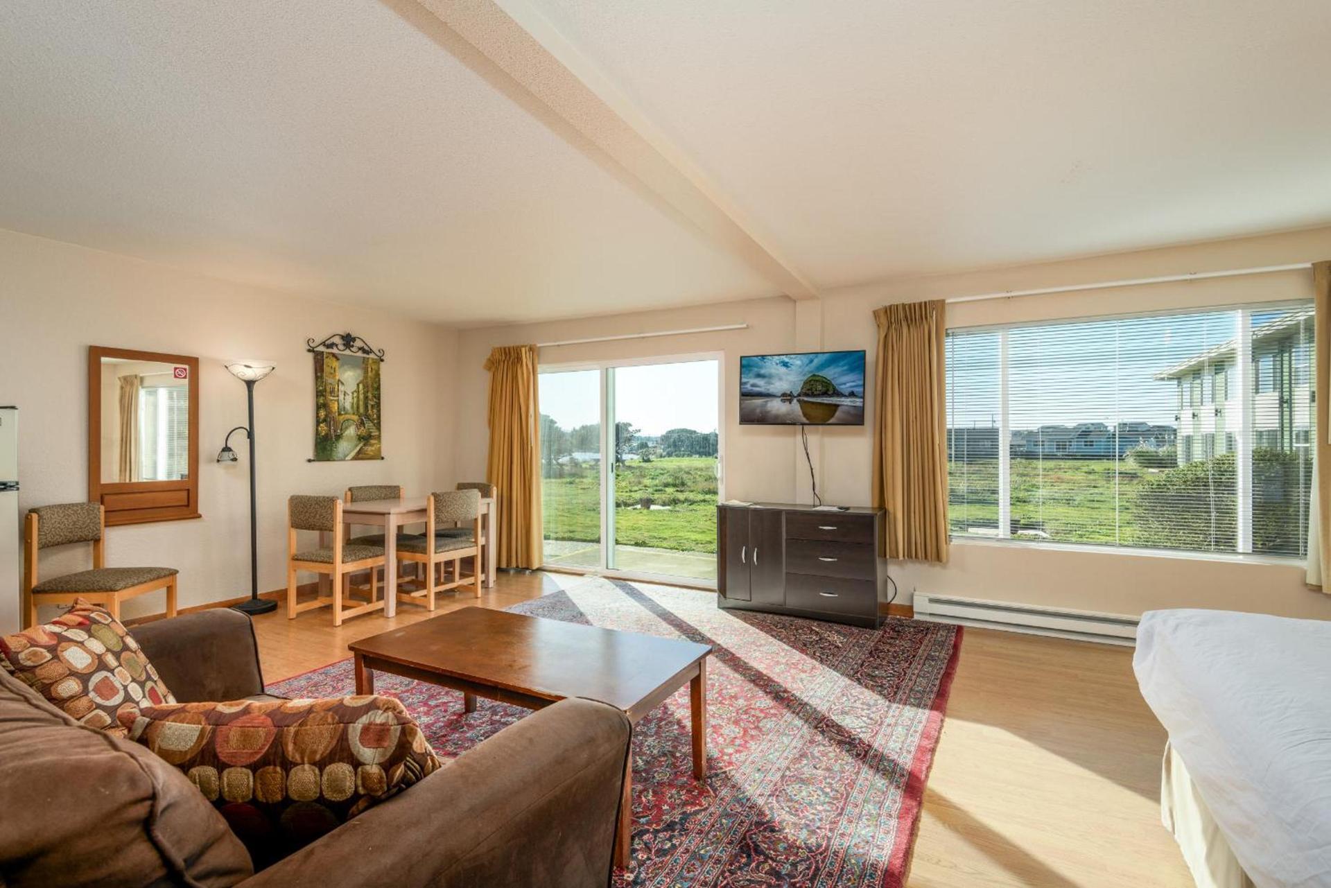 Waldport Bayfront Hotel & Restaurant photo 31