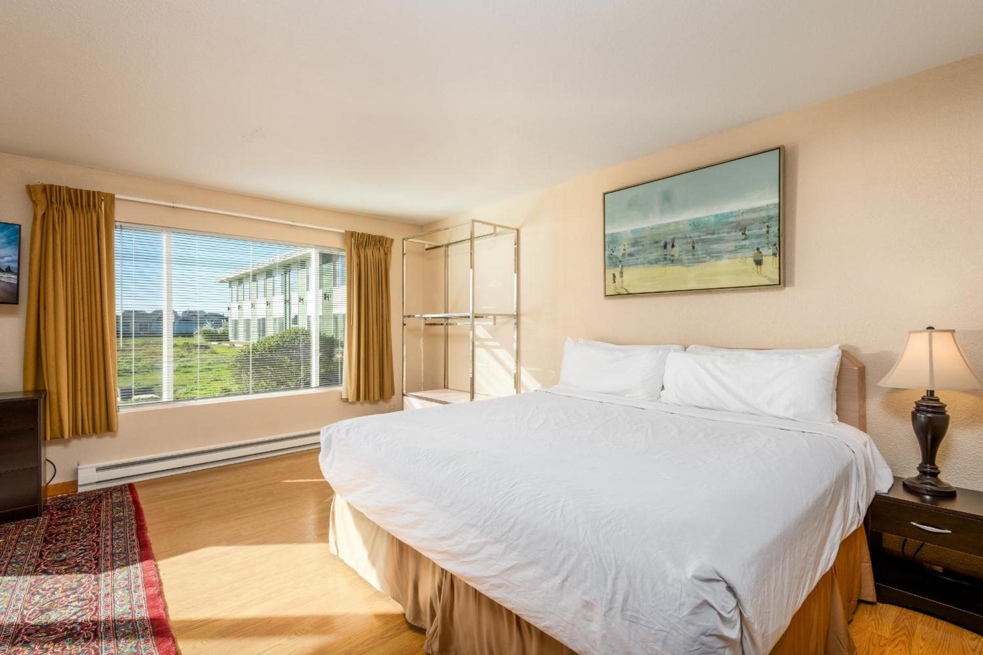 Waldport Bayfront Hotel & Restaurant photo 30