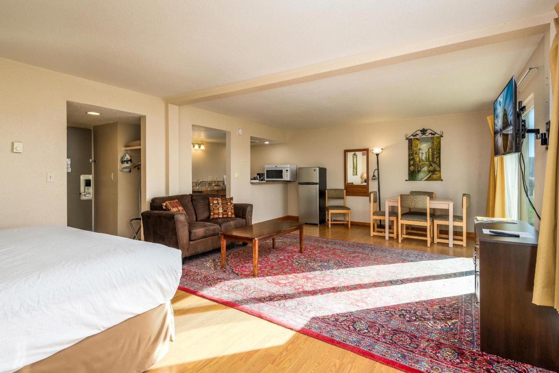 Waldport Bayfront Hotel & Restaurant photo 26