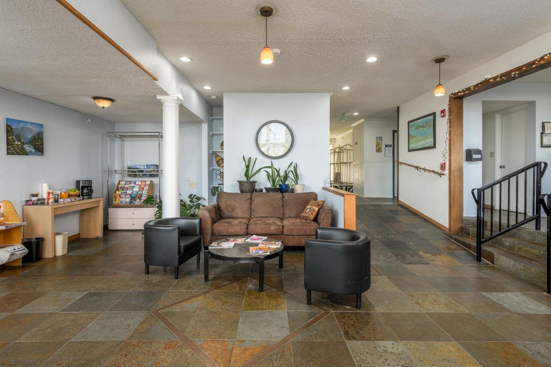 Waldport Bayfront Hotel & Restaurant photo 34
