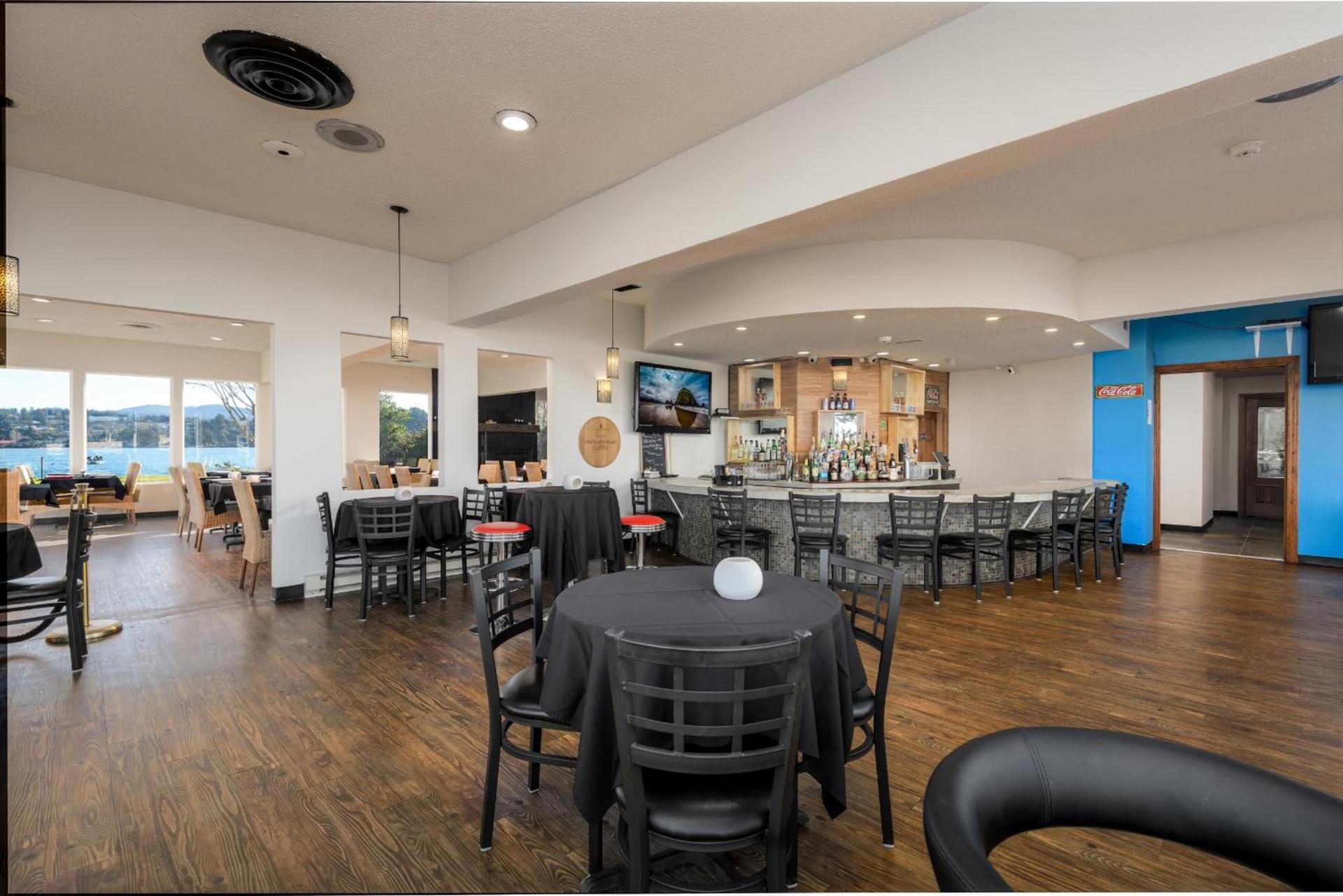 Waldport Bayfront Hotel & Restaurant photo 41