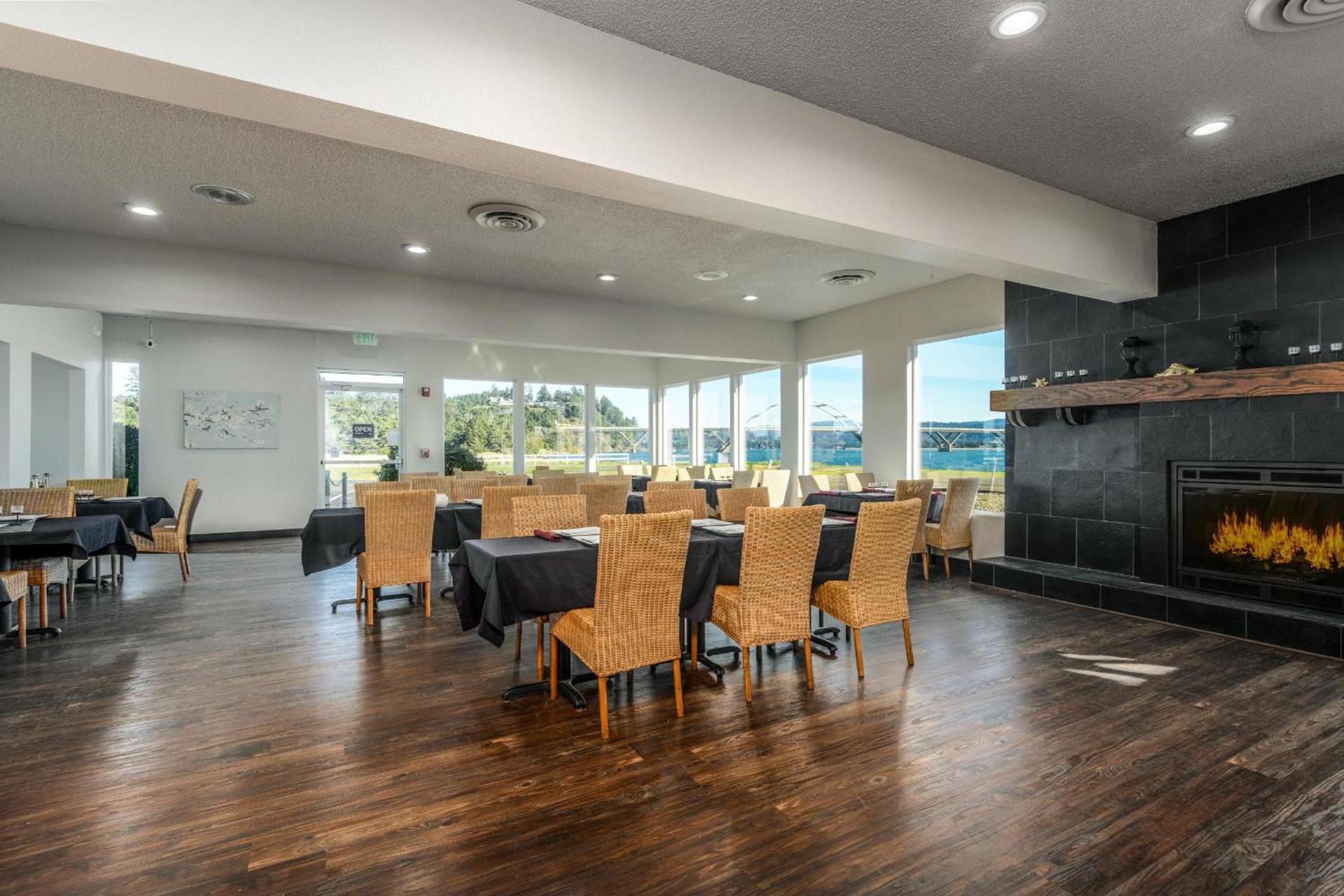 Waldport Bayfront Hotel & Restaurant photo 42