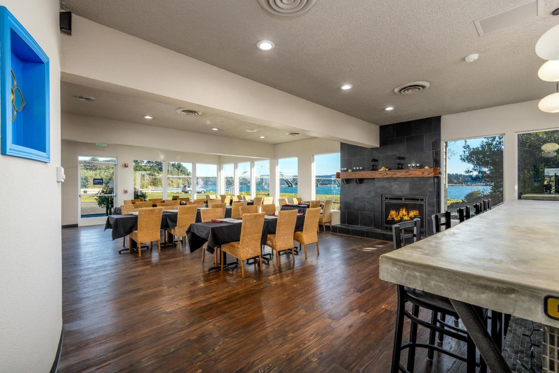 Waldport Bayfront Hotel & Restaurant photo 37
