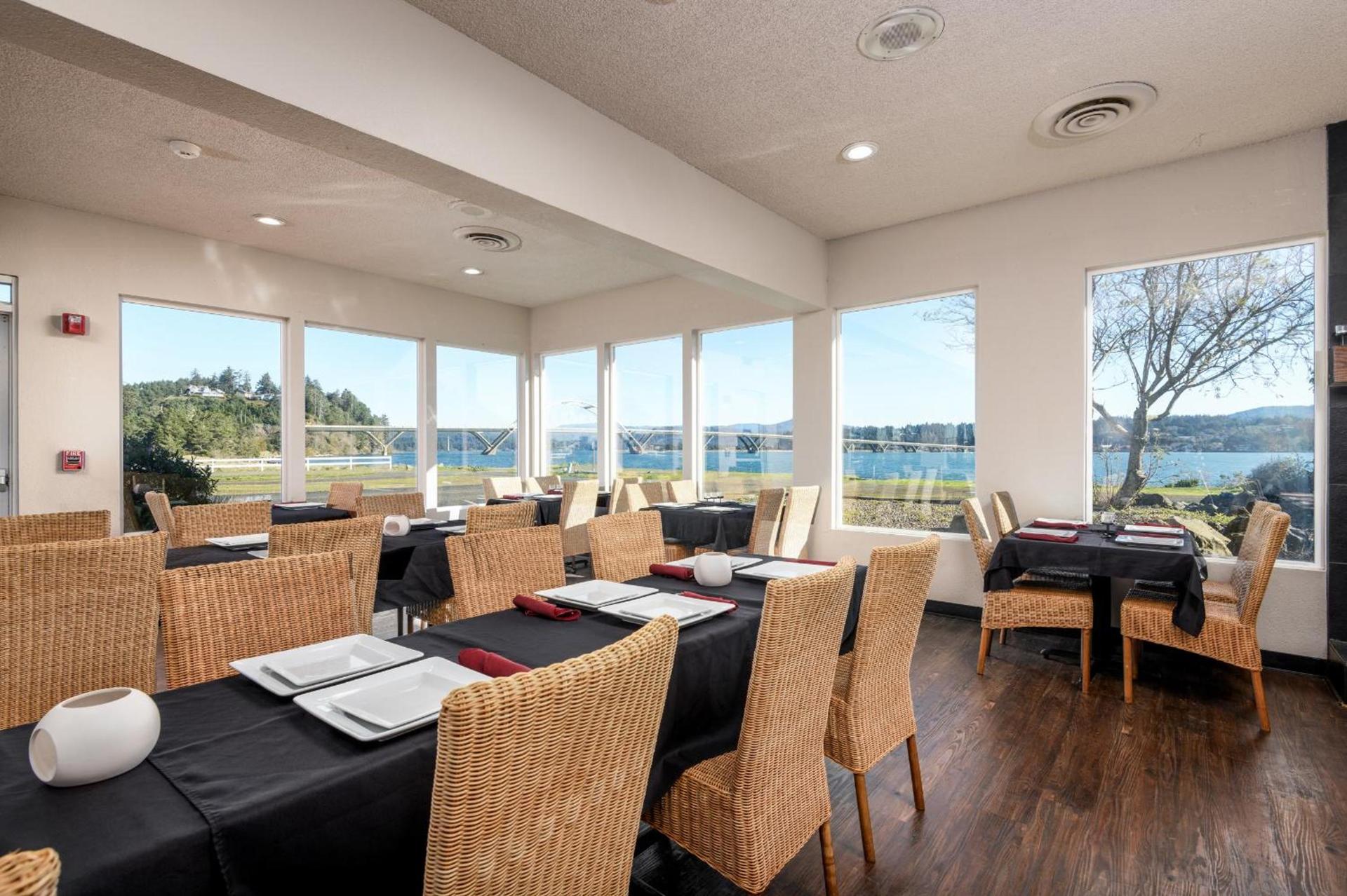 Waldport Bayfront Hotel & Restaurant photo 39