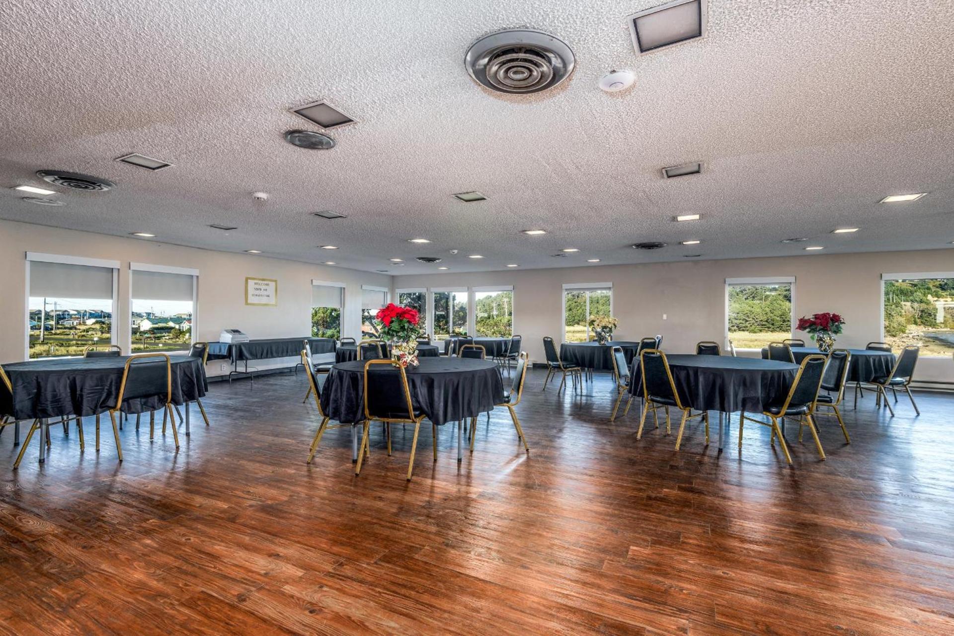 Waldport Bayfront Hotel & Restaurant photo 43