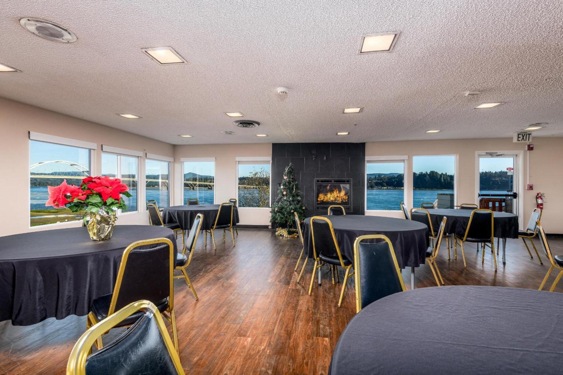 Waldport Bayfront Hotel & Restaurant photo 45