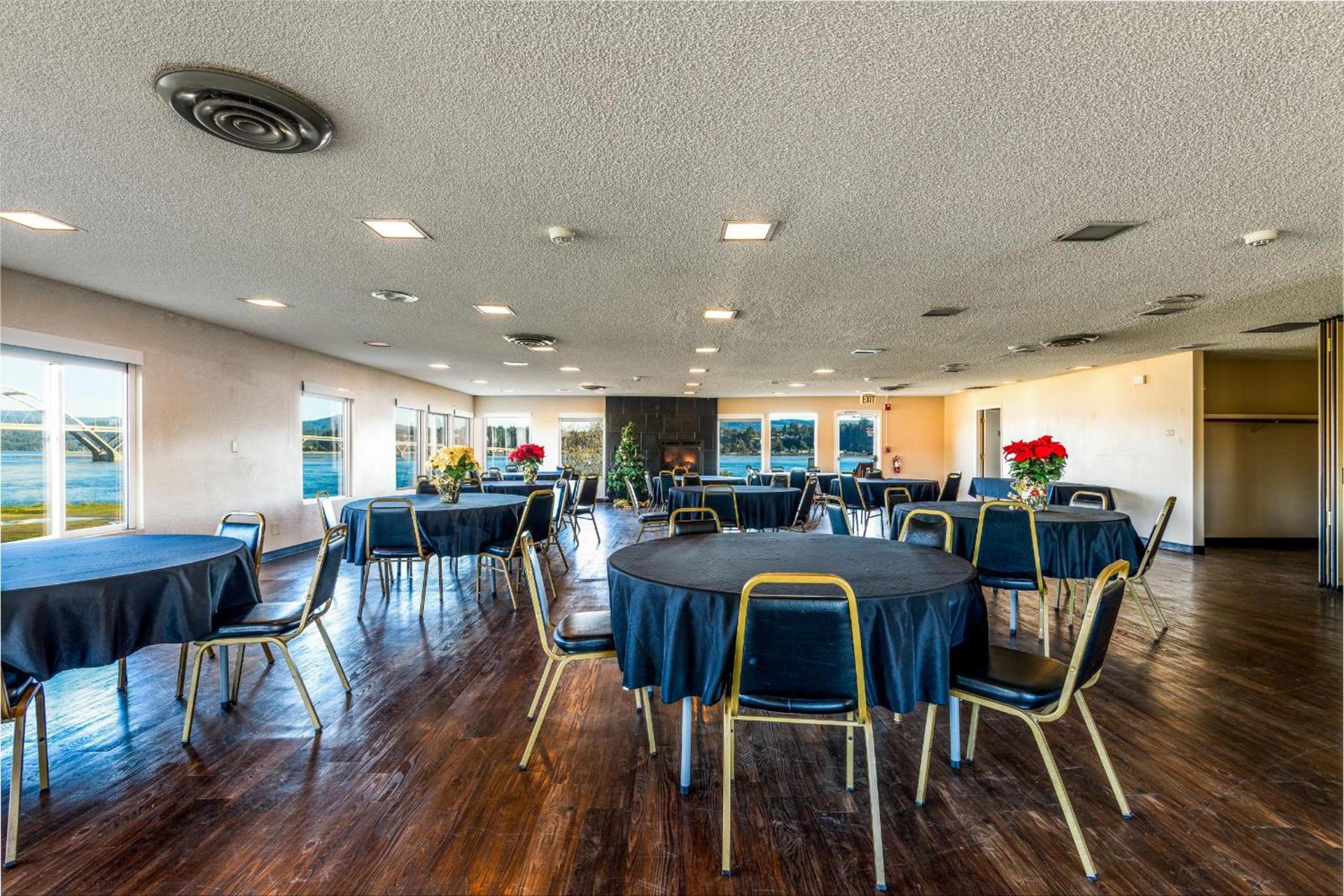 Waldport Bayfront Hotel & Restaurant photo 48