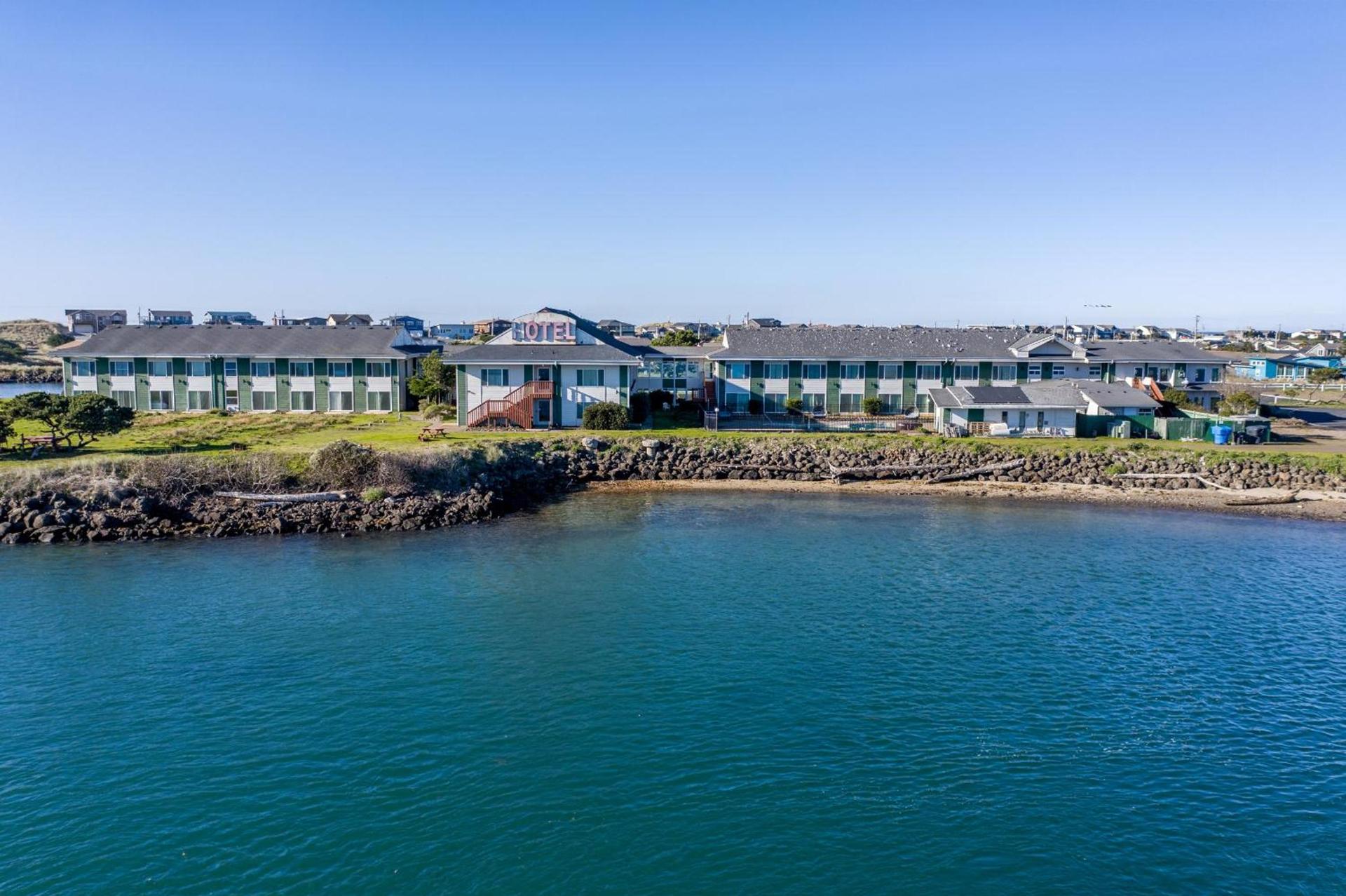 Waldport Bayfront Hotel & Restaurant photo 49