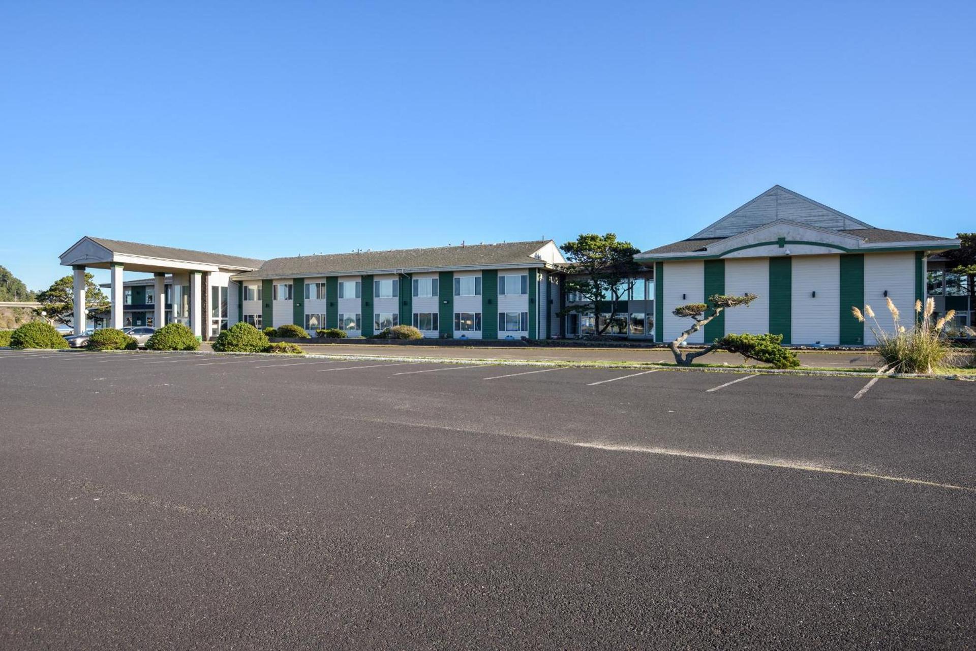 Waldport Bayfront Hotel & Restaurant photo 53