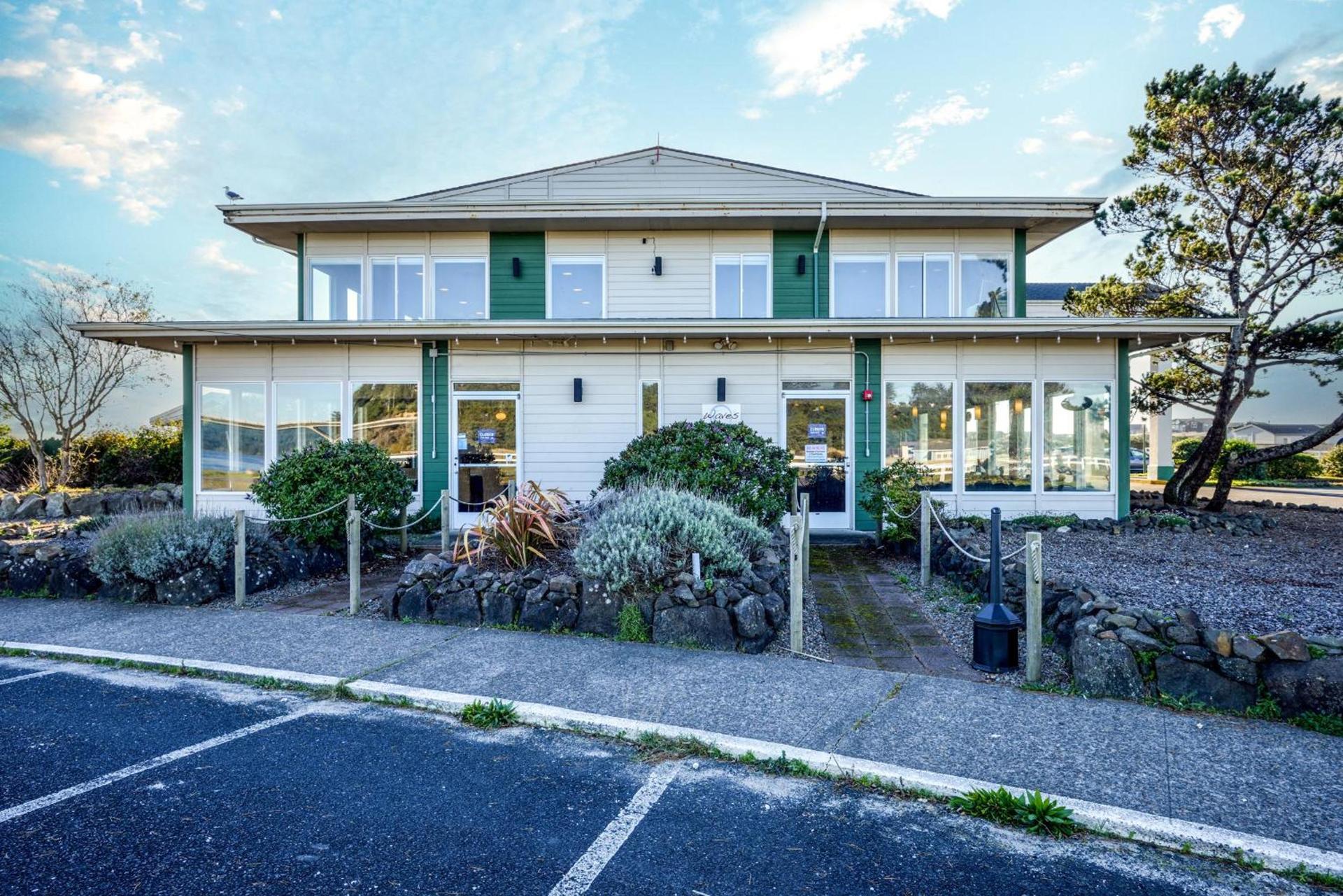 Waldport Bayfront Hotel & Restaurant photo 51