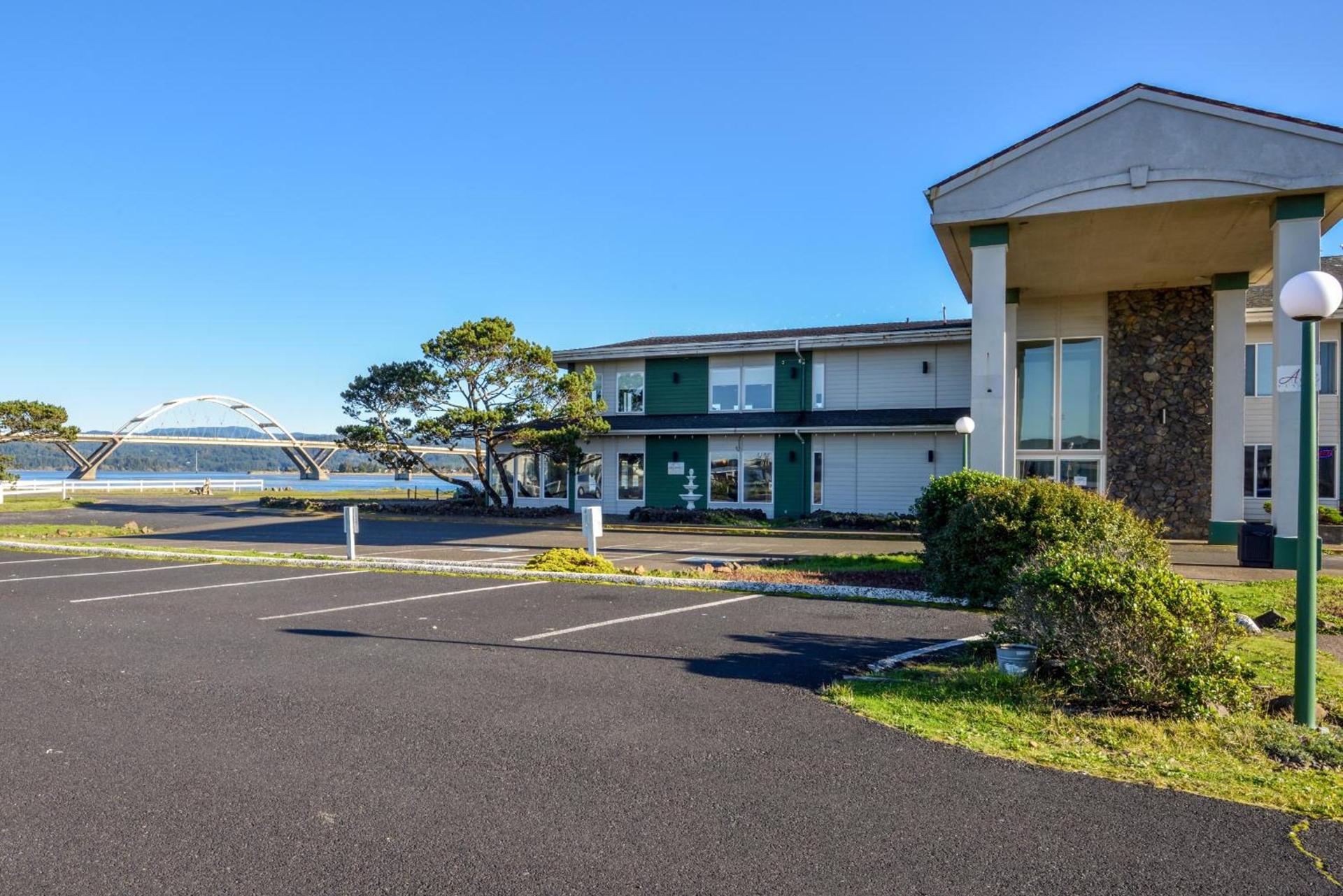 Waldport Bayfront Hotel & Restaurant photo 50
