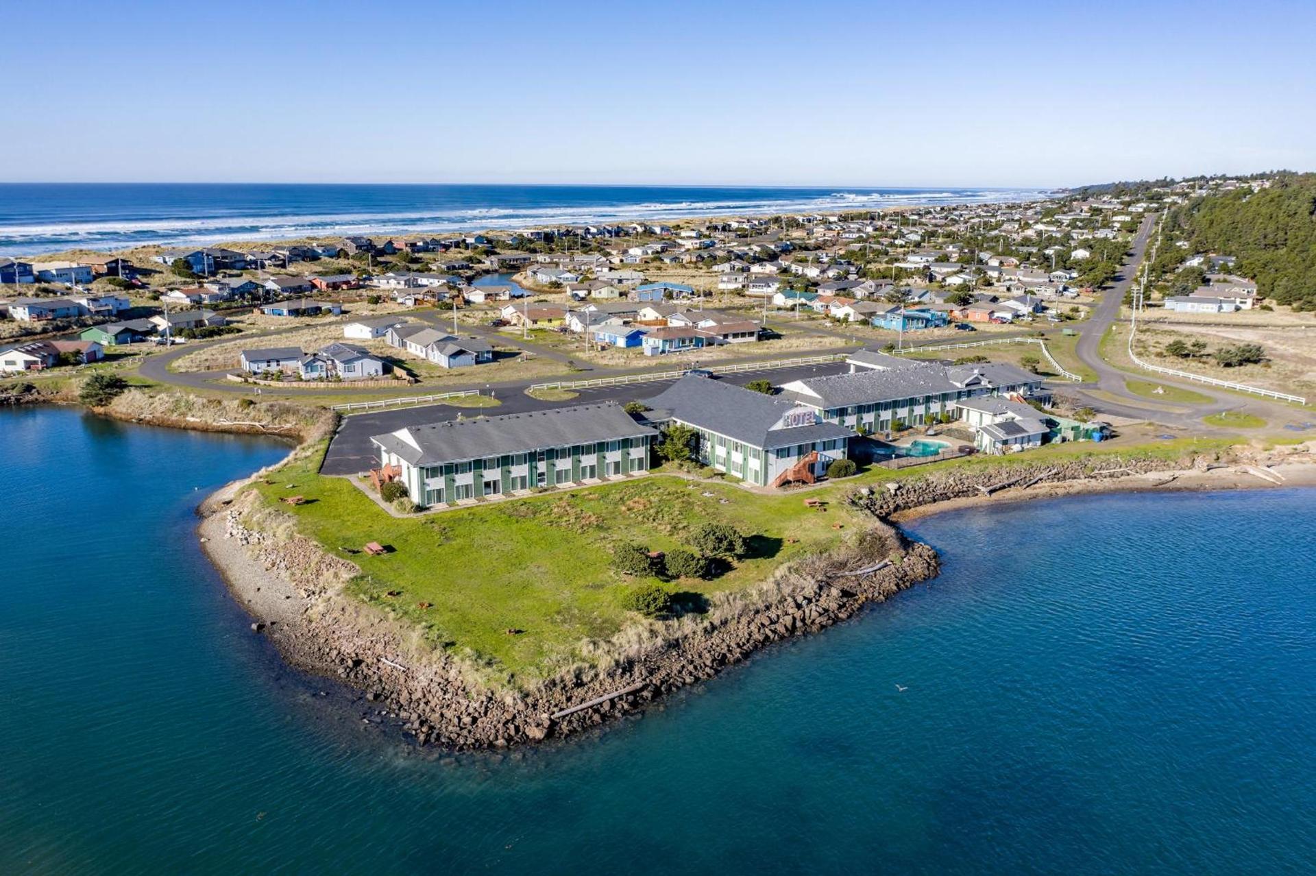 Waldport Bayfront Hotel & Restaurant photo 54