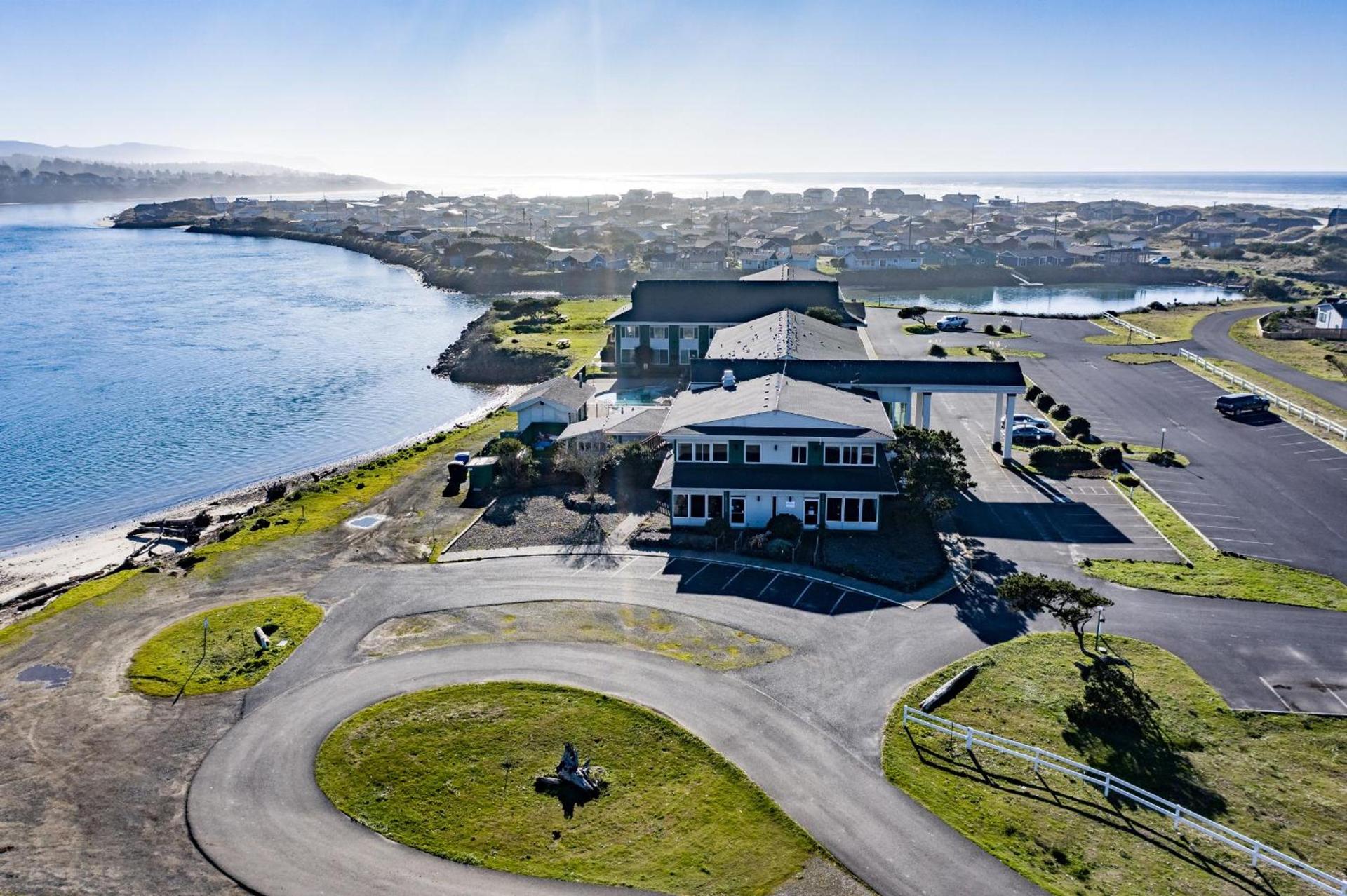 Waldport Bayfront Hotel & Restaurant photo 61