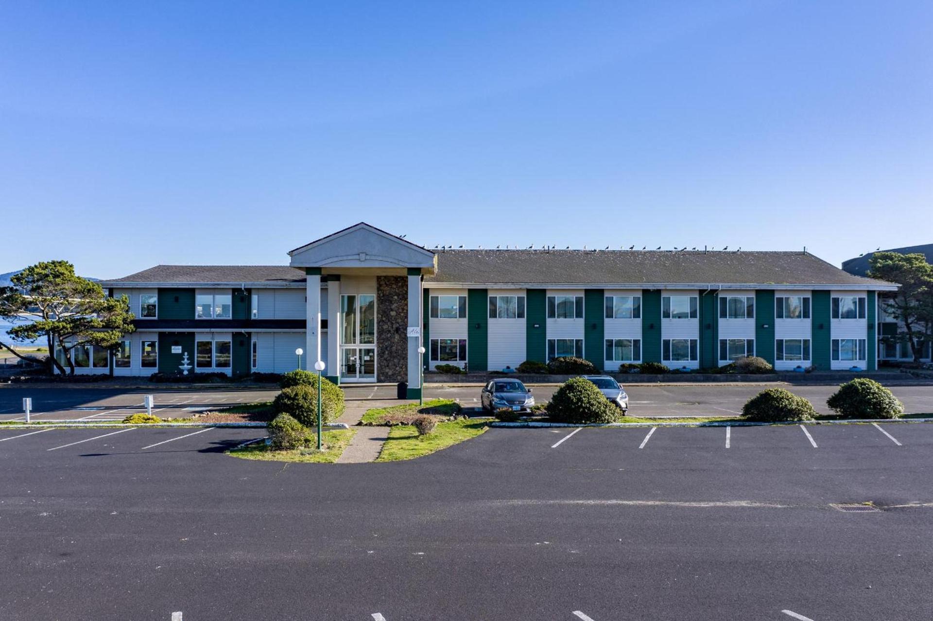Waldport Bayfront Hotel & Restaurant photo 60