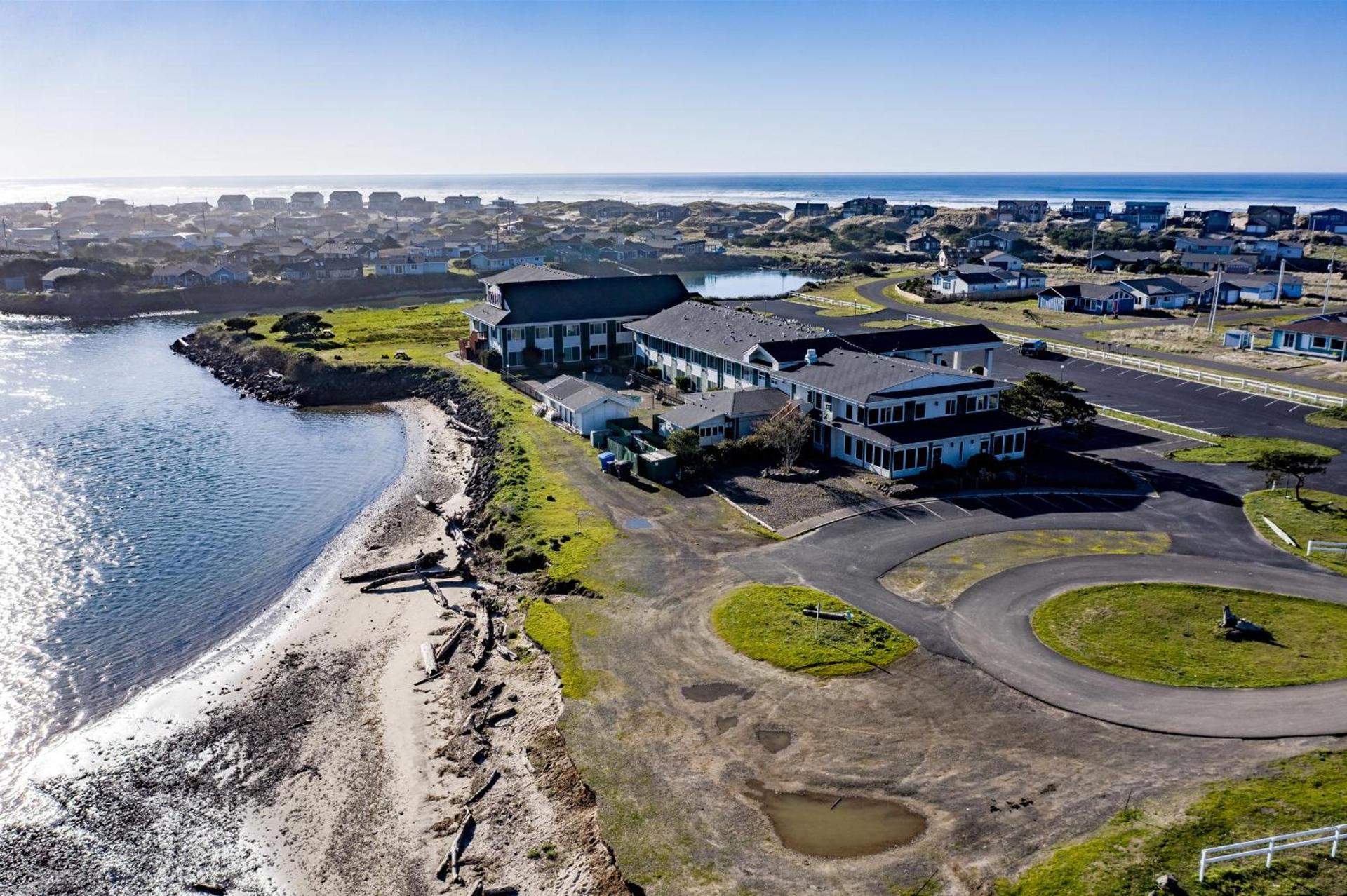 Waldport Bayfront Hotel & Restaurant photo 59