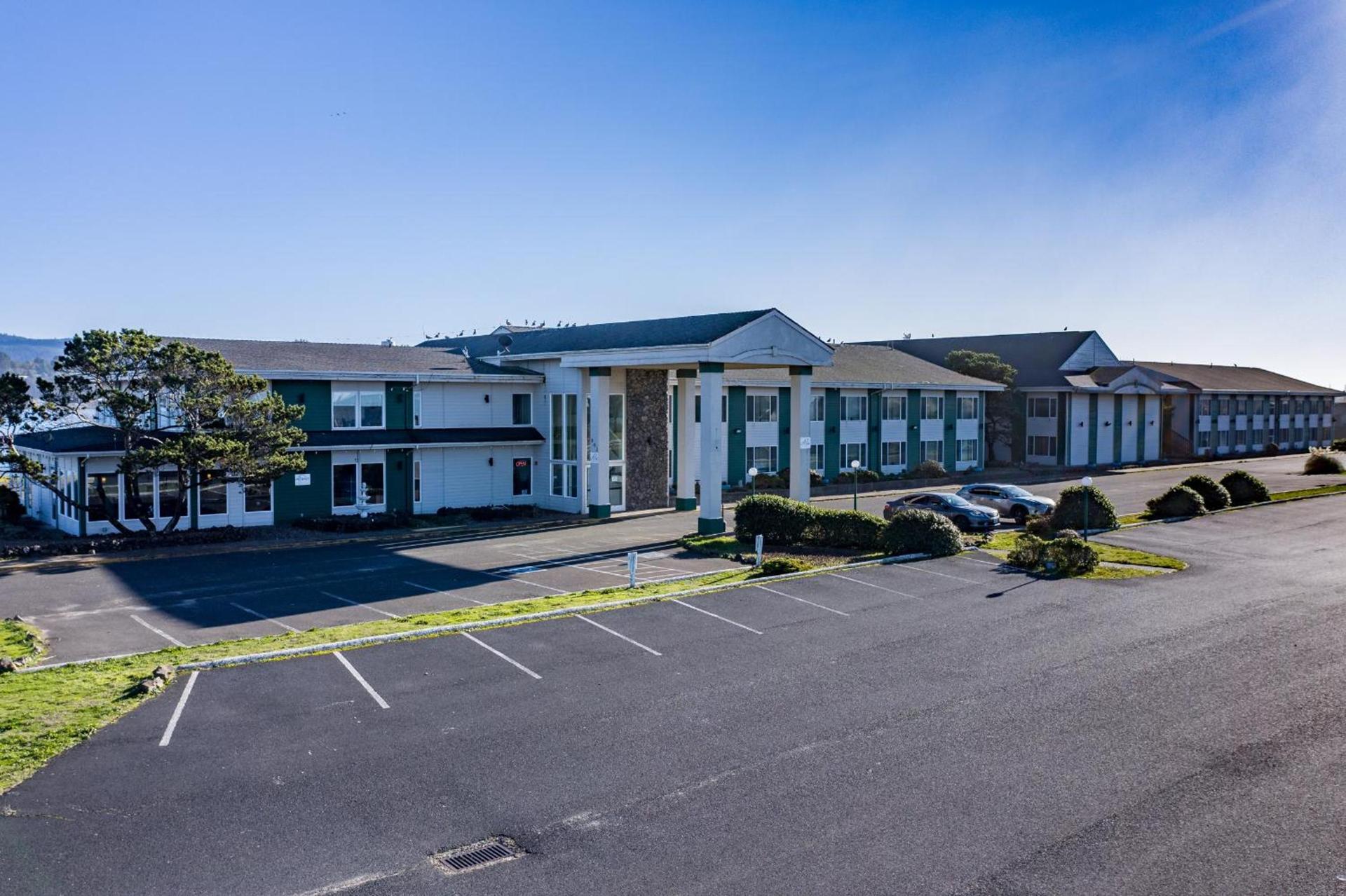 Waldport Bayfront Hotel & Restaurant photo 64