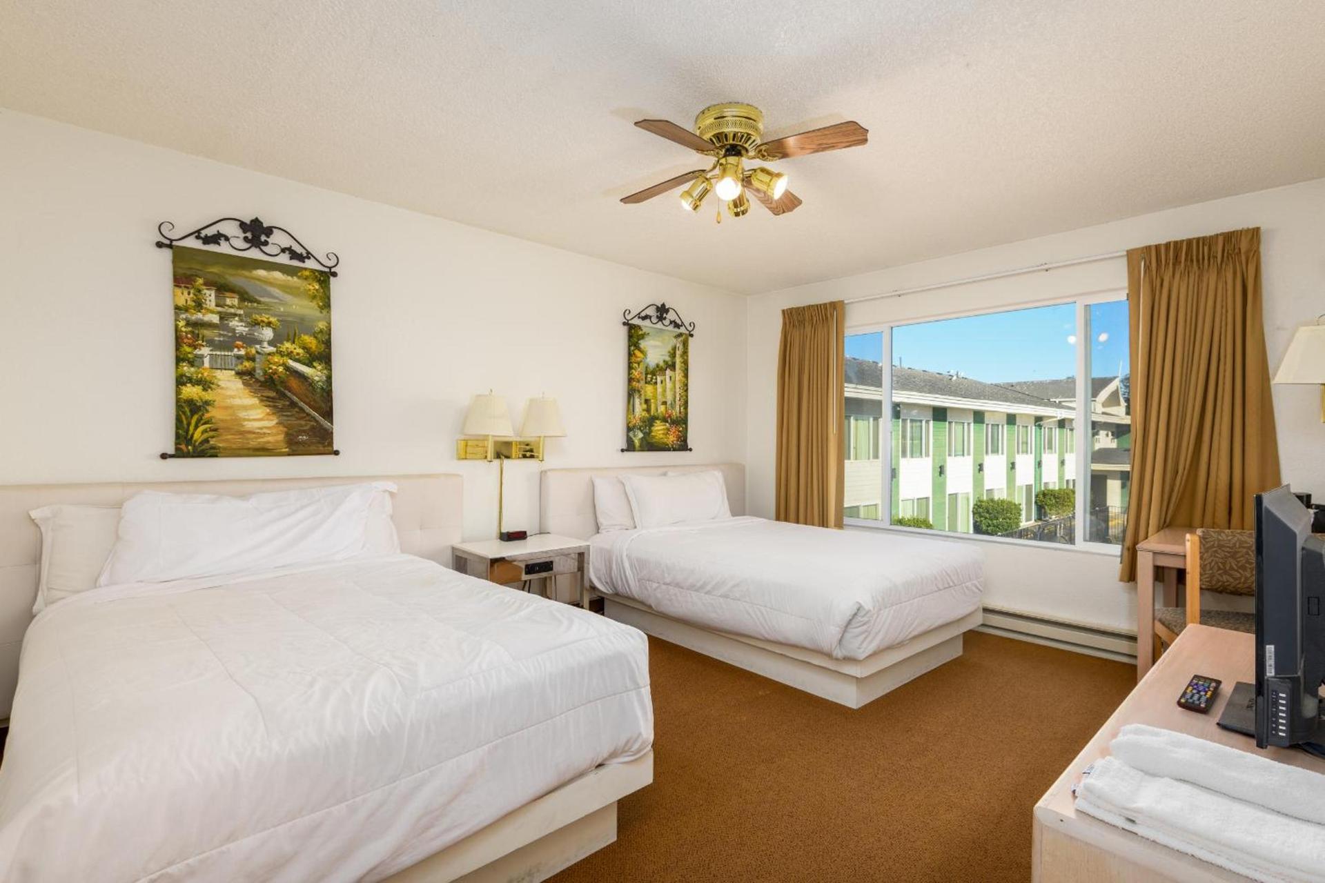 Waldport Bayfront Hotel & Restaurant photo 65