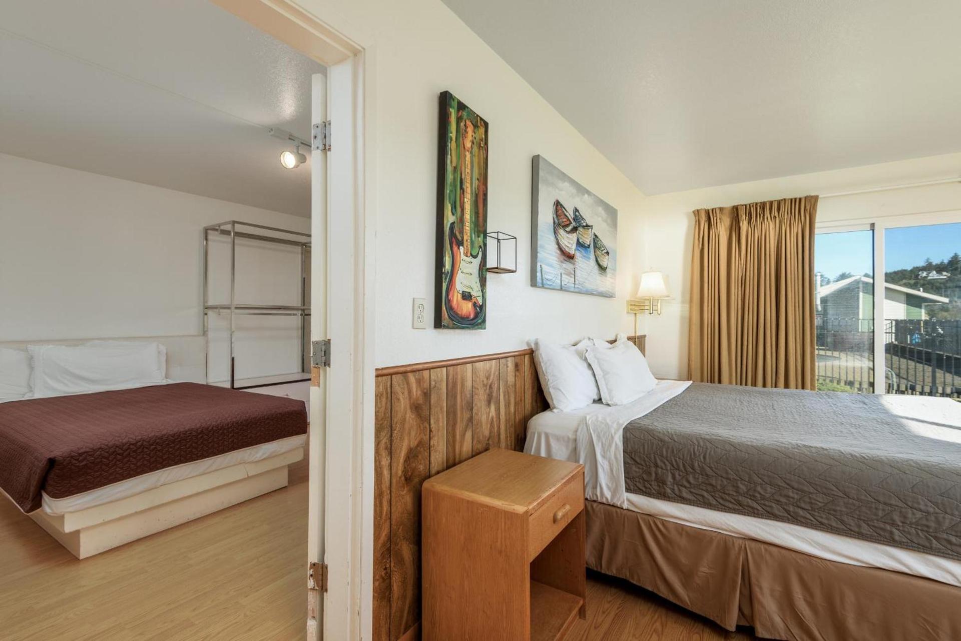Waldport Bayfront Hotel & Restaurant photo 72