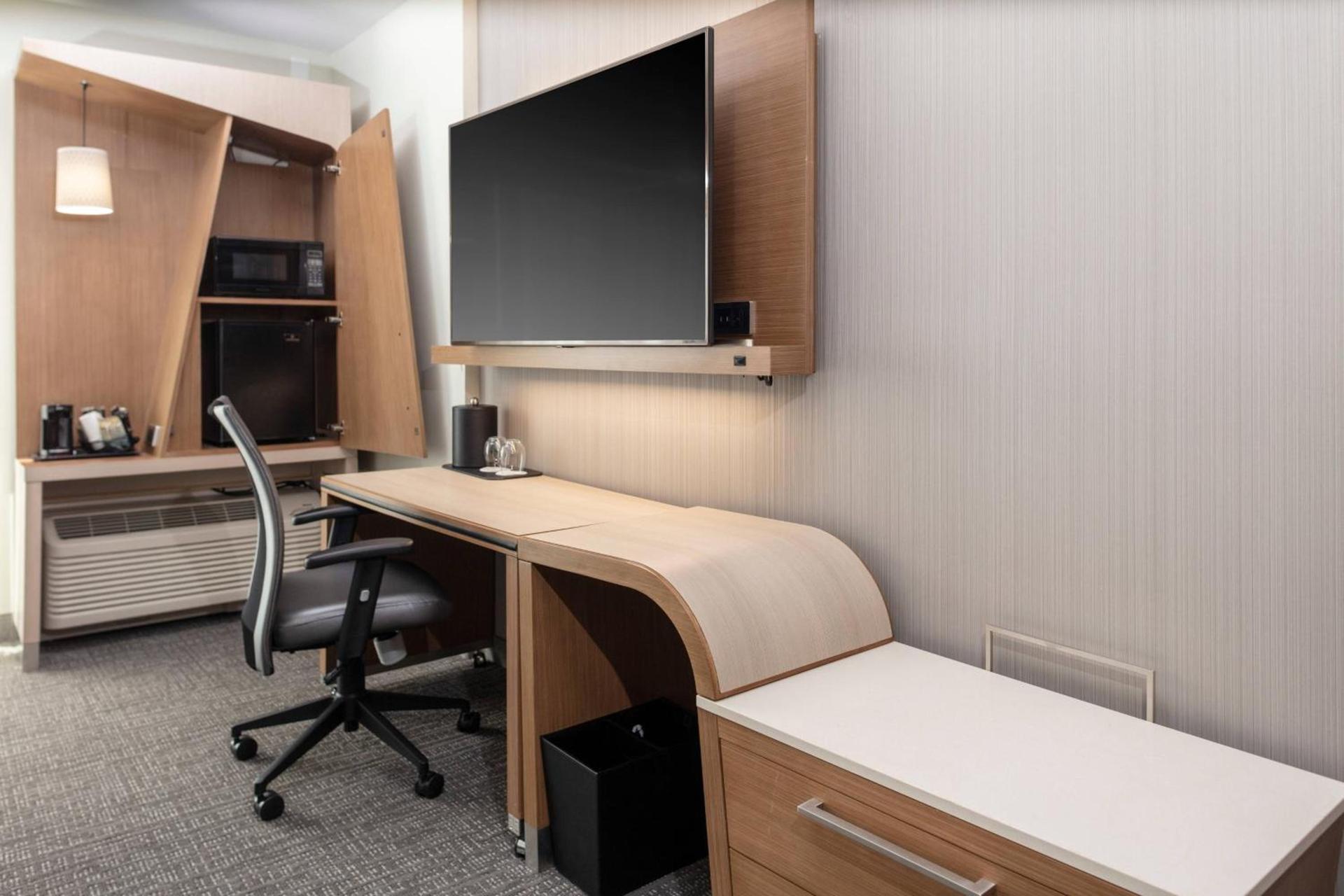 Courtyard by Marriott Indianapolis West-Speedway photo 6