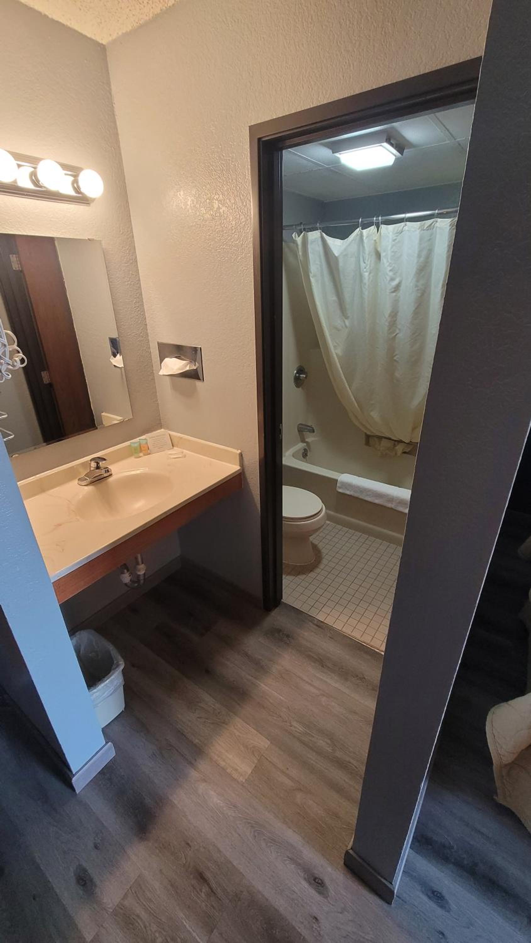 The Belgium Inn & Suites photo 30