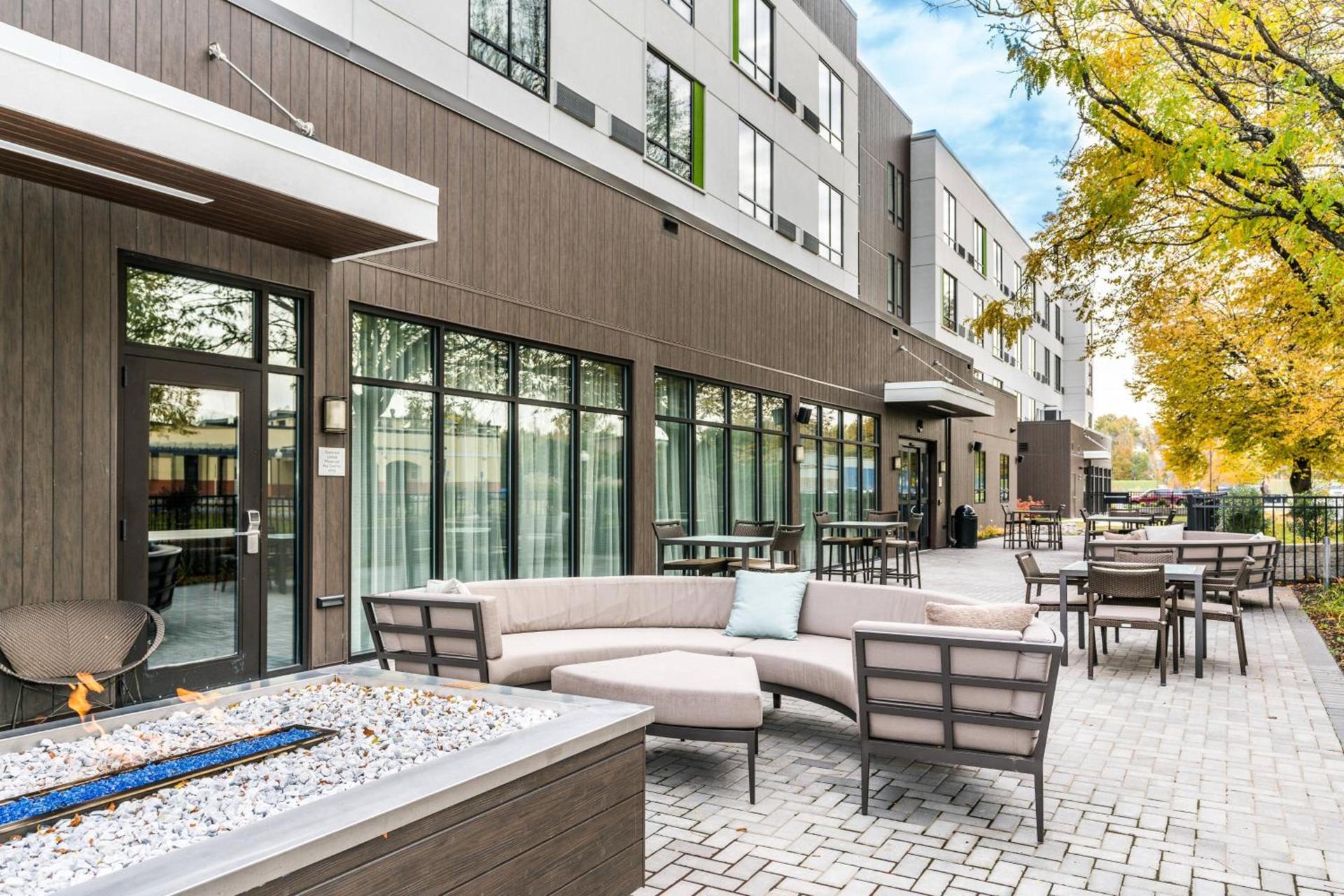 Courtyard by Marriott West Springfield photo 4