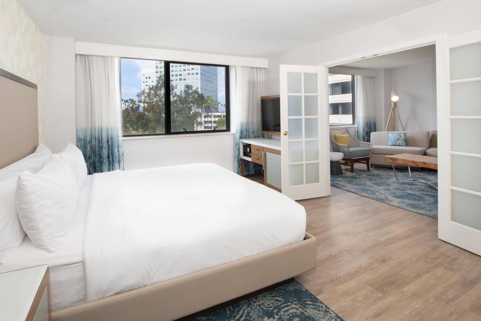 Renaissance Newport Beach Hotel photo 53