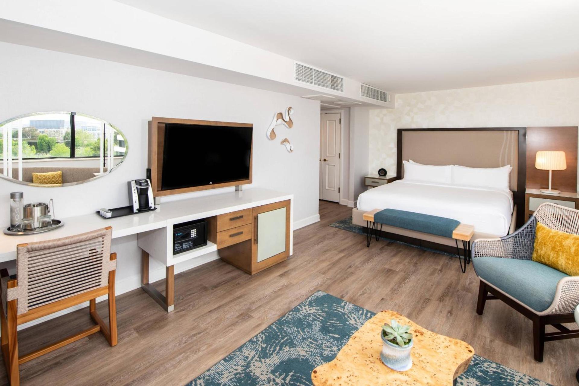 Renaissance Newport Beach Hotel photo 58