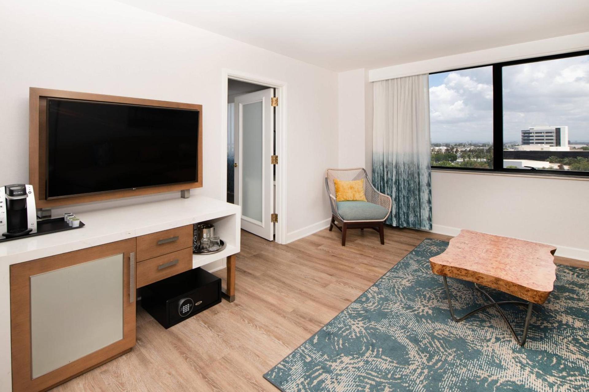 Renaissance Newport Beach Hotel photo 60