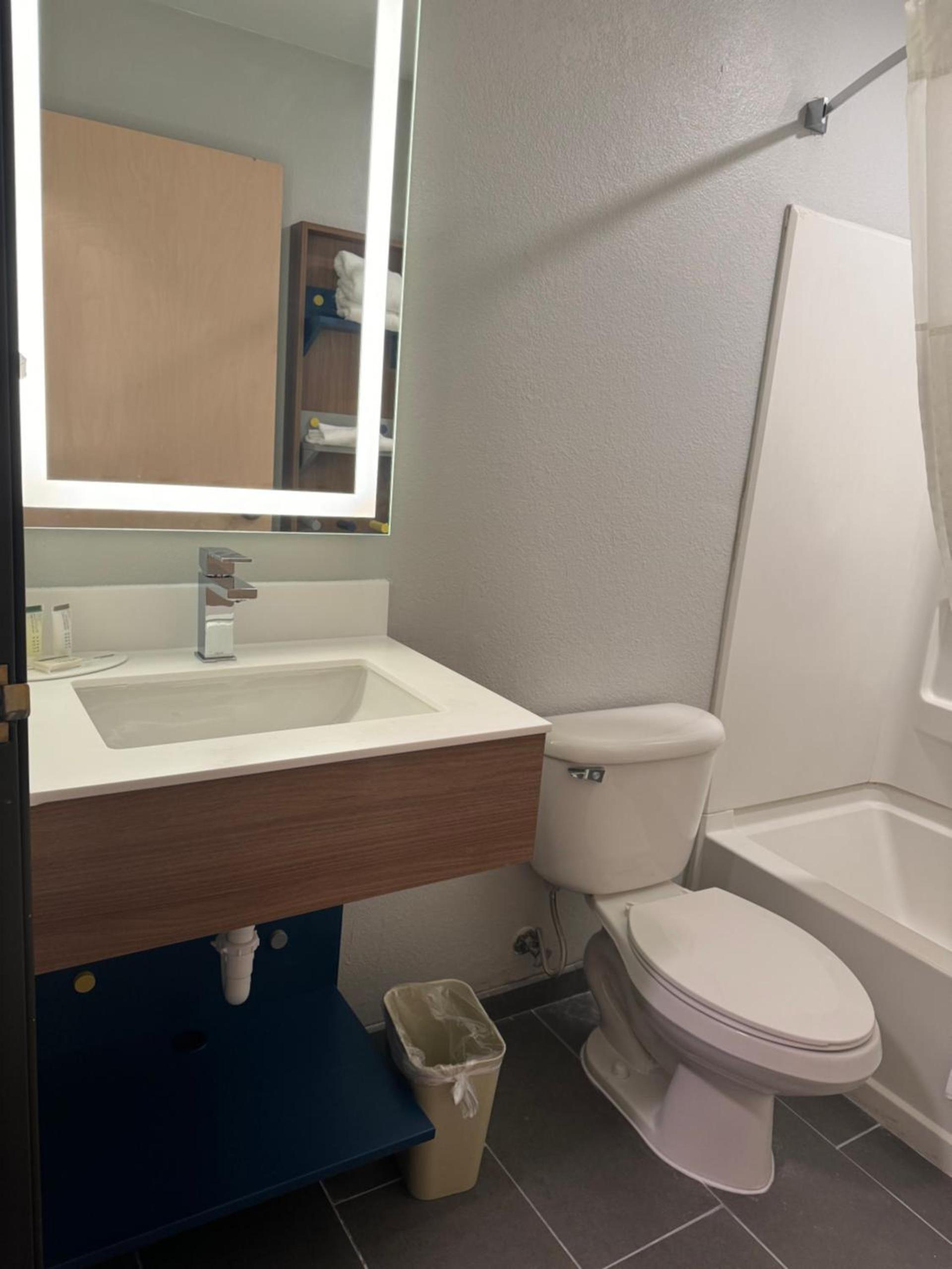 Microtel Inn and Suites Independence photo 41