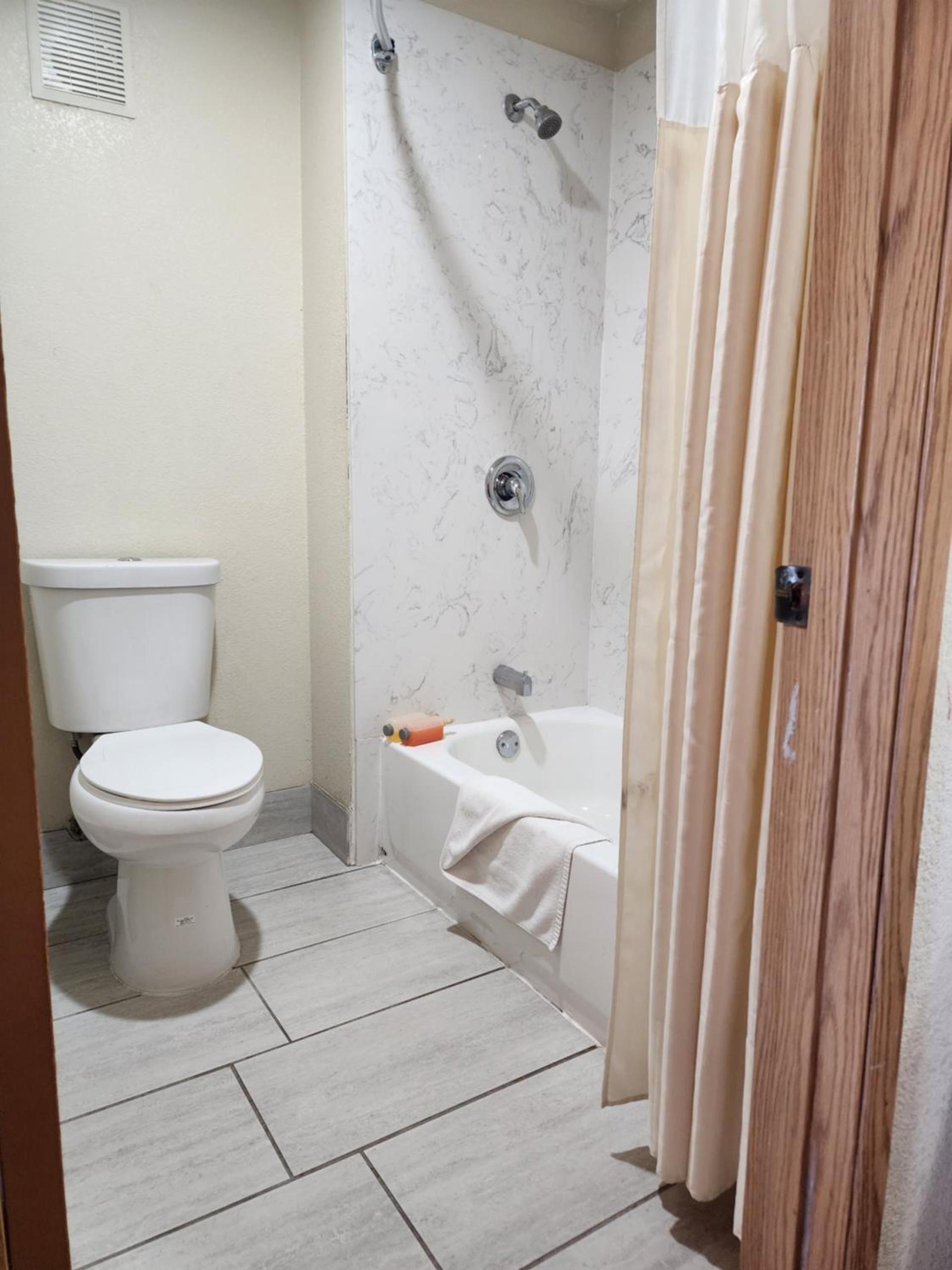 Budget Inn Corcoran Near Tulare CA 43 photo 29