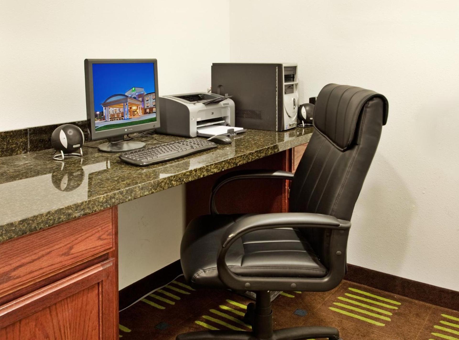 Holiday Inn Express Hotel & Suites St. Charles by IHG photo 11