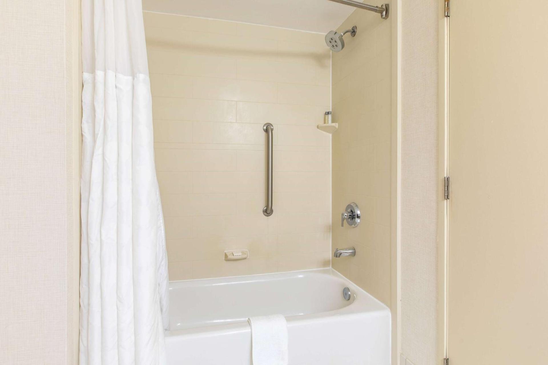 Wingate by Wyndham Charlotte Concord Mills/Speedway photo 31