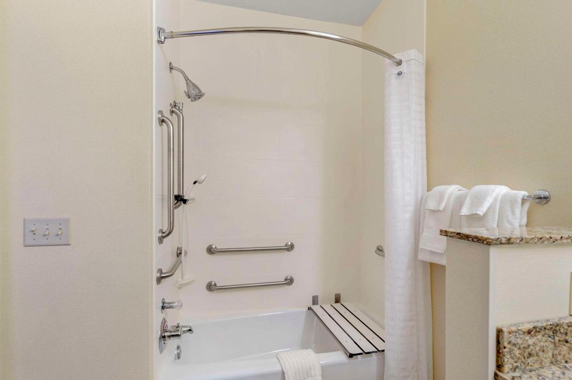 Comfort Suites Normal University area photo 9