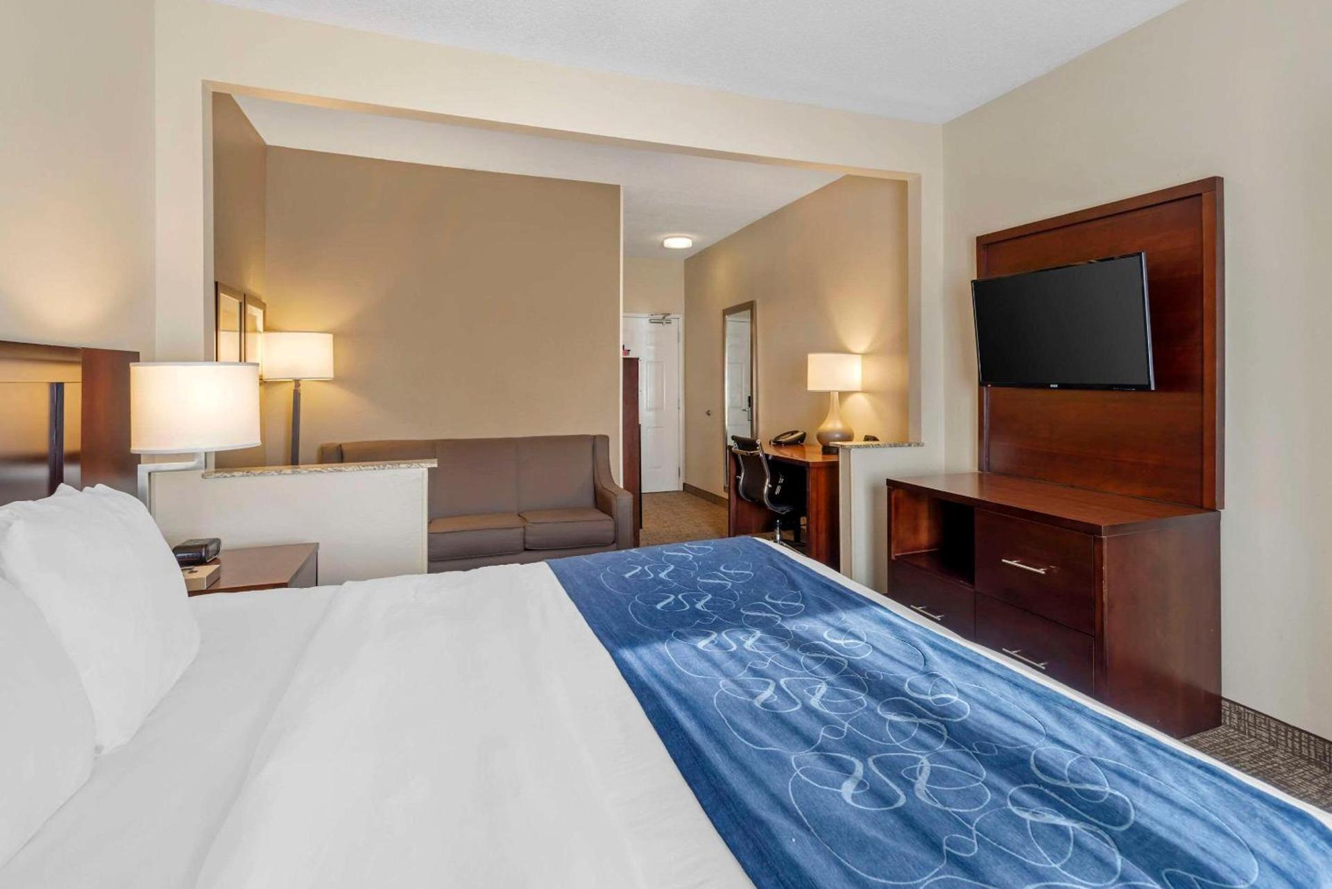 Comfort Suites Normal University area photo 13