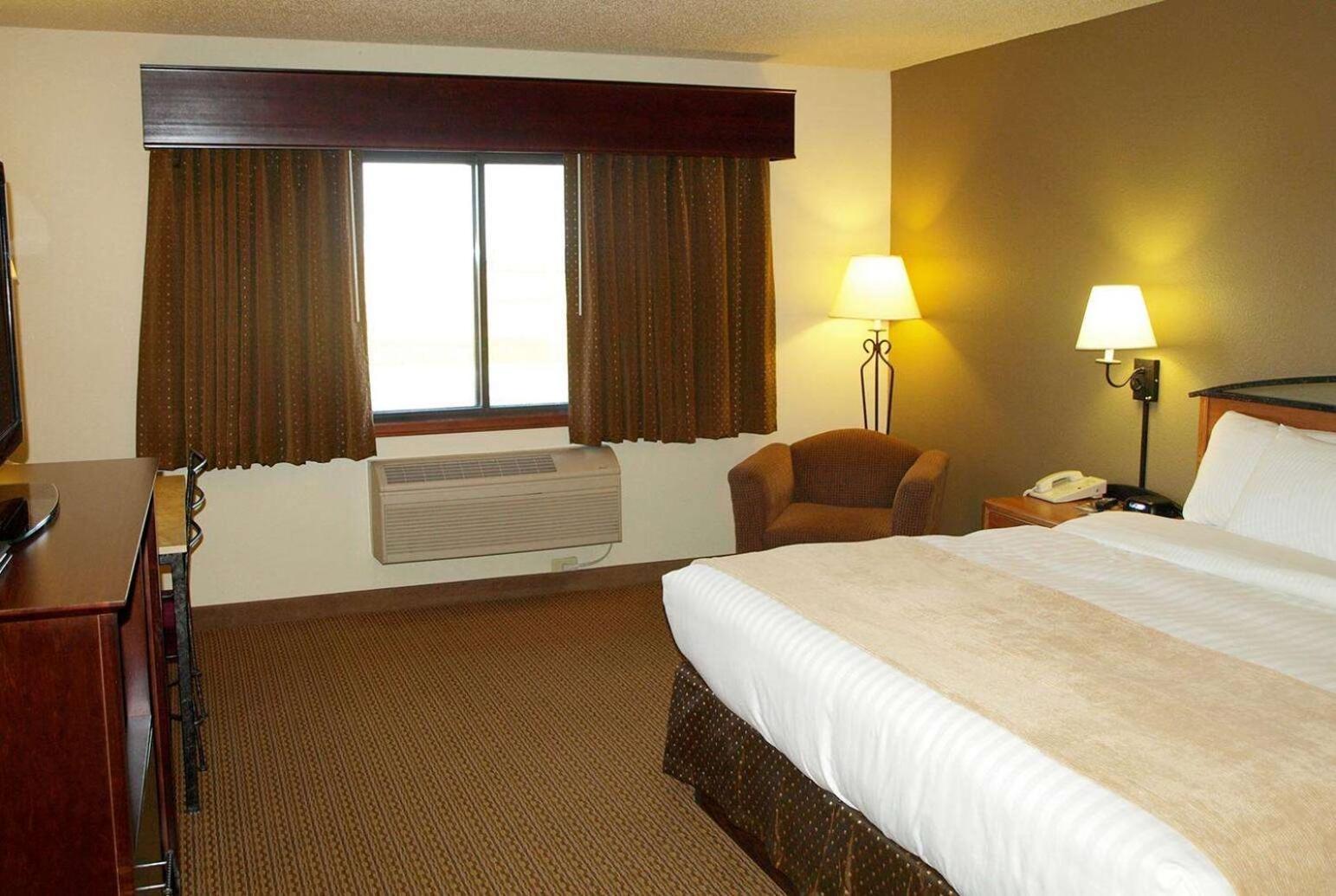 Red Lion Inn & Suites Grimes photo 2