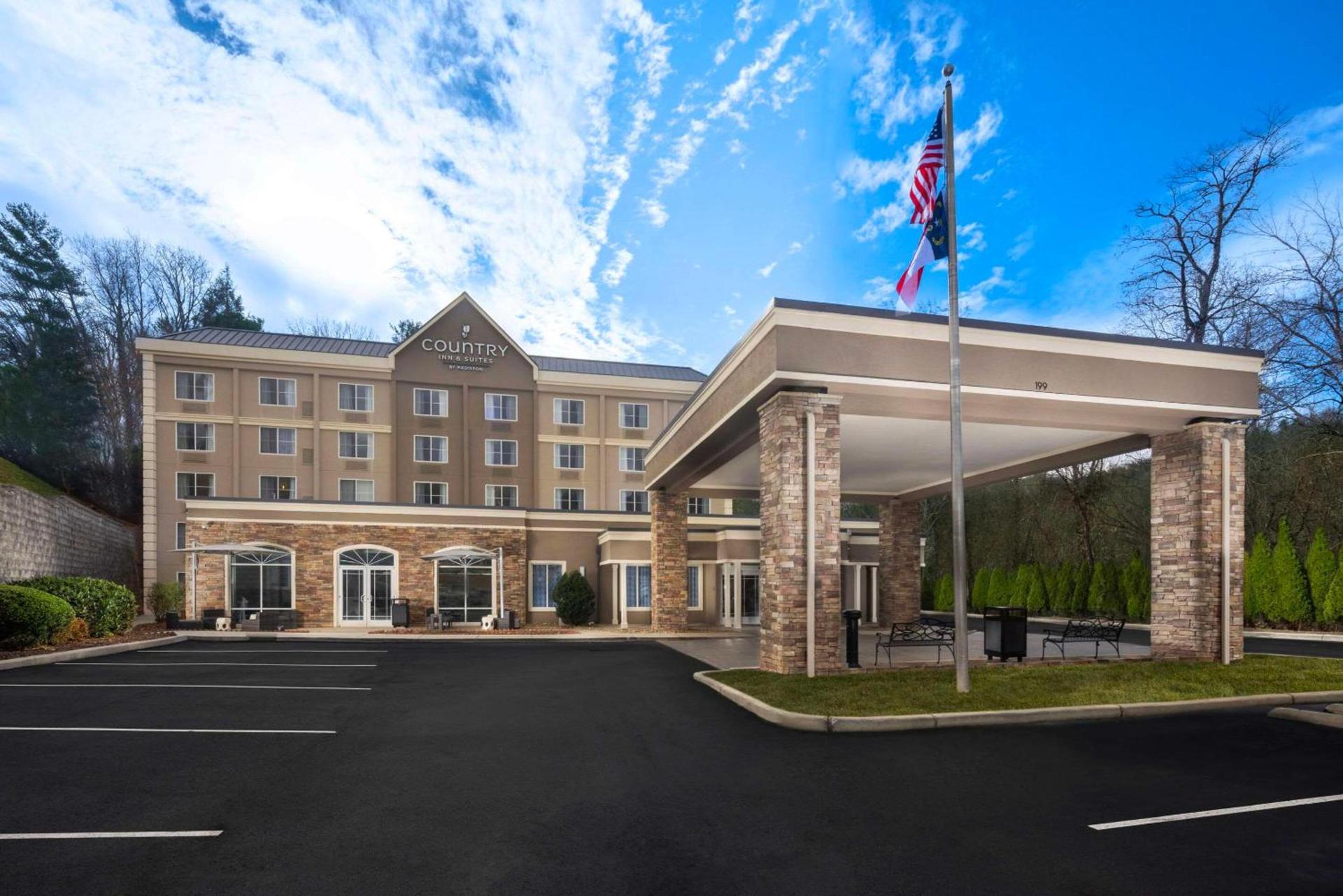 La Quinta Inn & Suites by Wyndham Downtown Asheville — hotel in Asheville