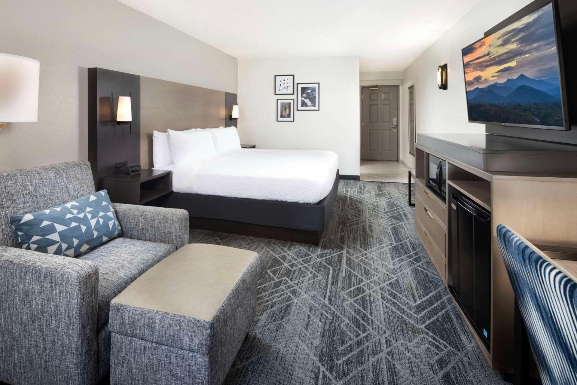La Quinta Inn & Suites by Wyndham Downtown Asheville photo 13