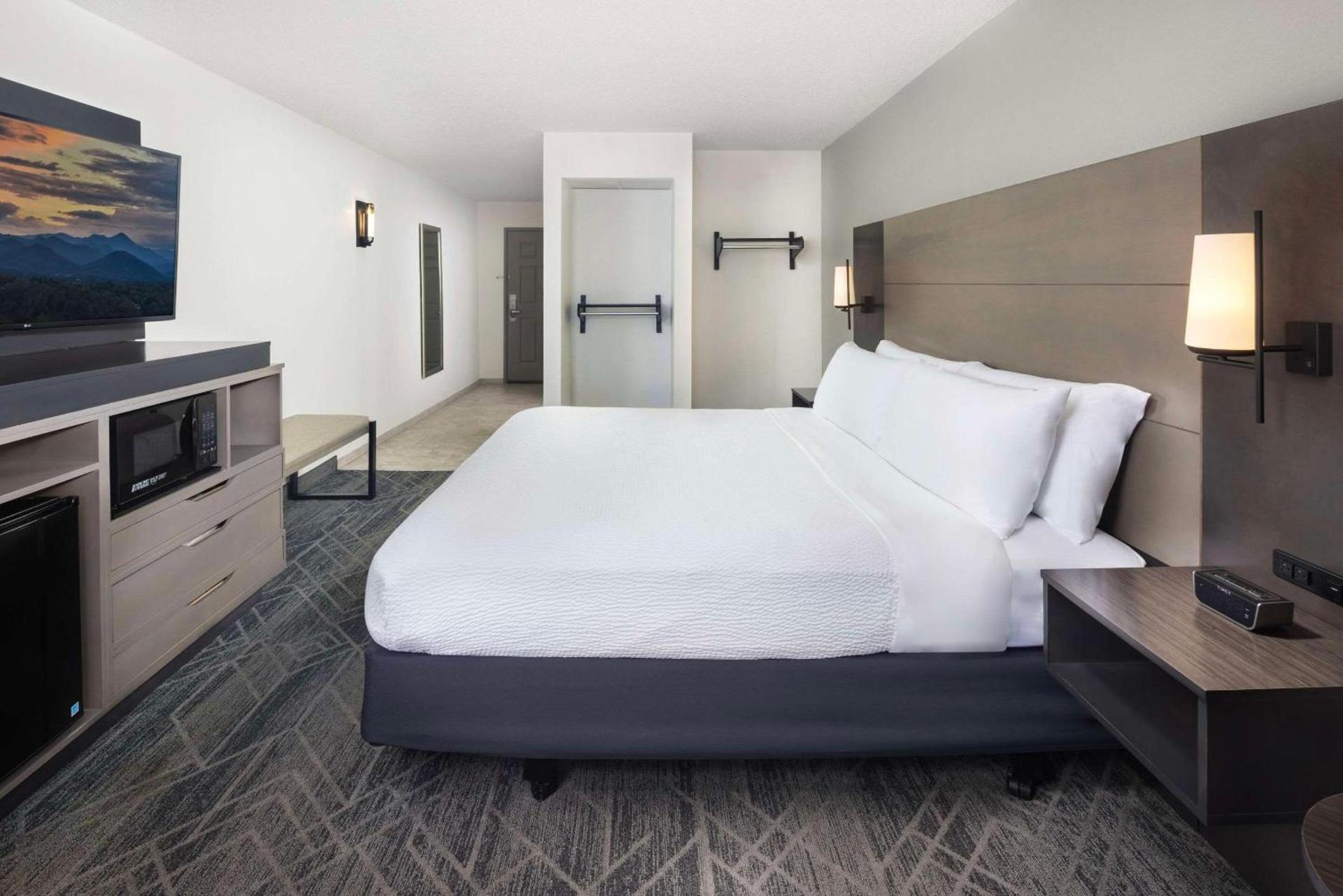 La Quinta Inn & Suites by Wyndham Downtown Asheville photo 15