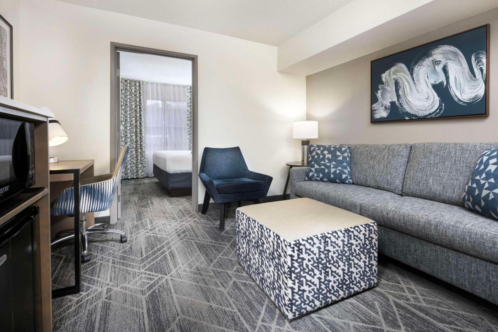 La Quinta Inn & Suites by Wyndham Downtown Asheville photo 18