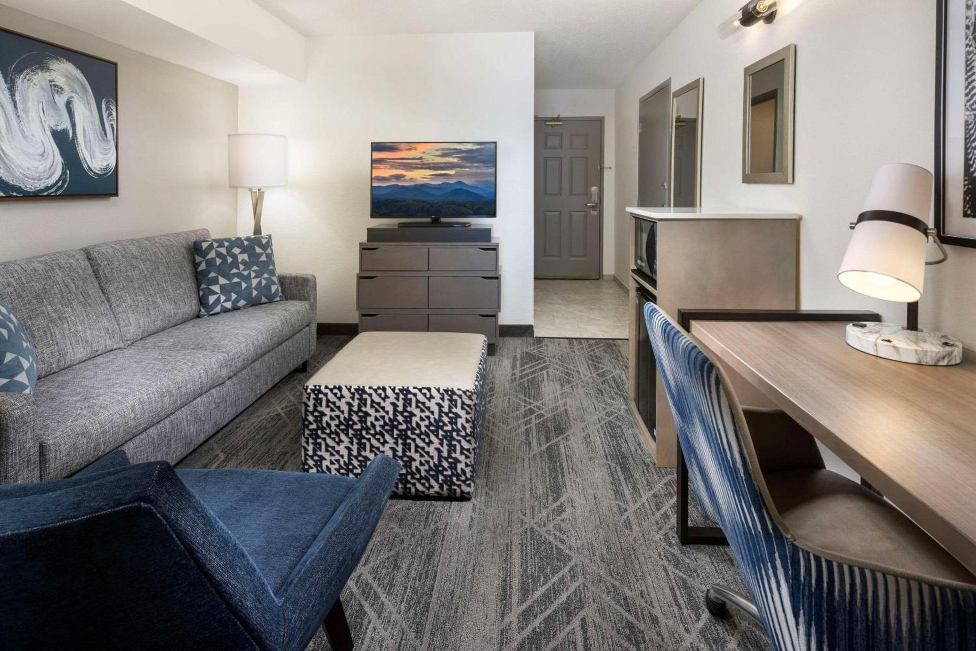La Quinta Inn & Suites by Wyndham Downtown Asheville photo 19