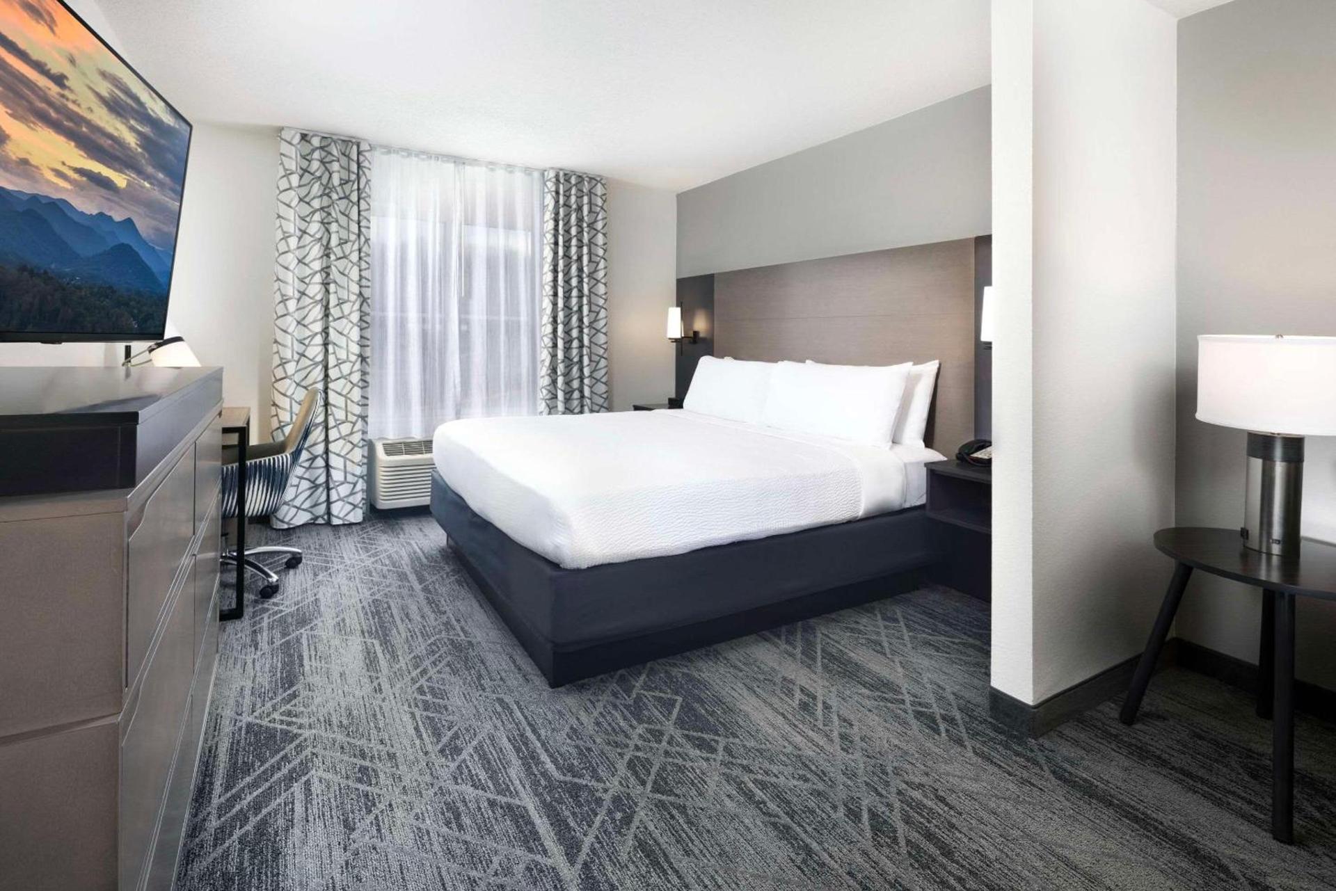 La Quinta Inn & Suites by Wyndham Downtown Asheville photo 20