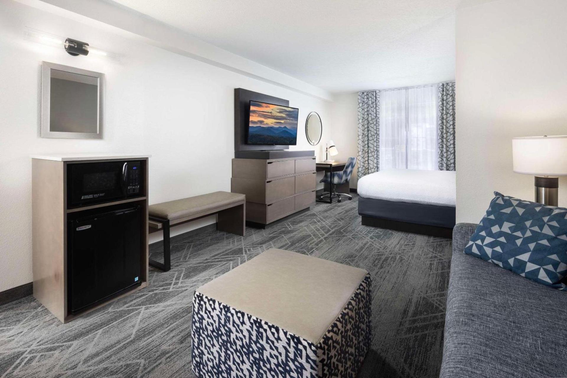 La Quinta Inn & Suites by Wyndham Downtown Asheville photo 21