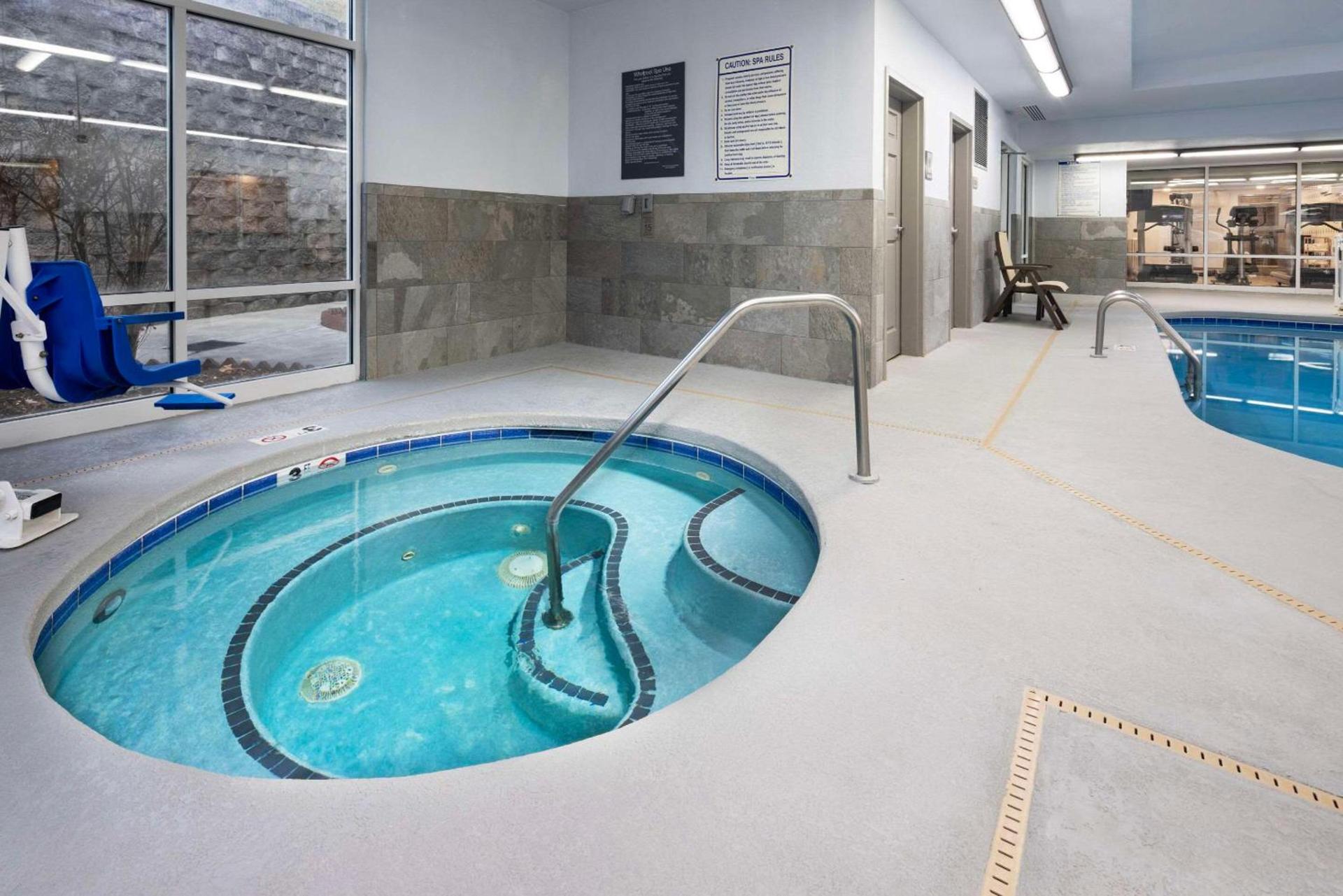 La Quinta Inn & Suites by Wyndham Downtown Asheville photo 36
