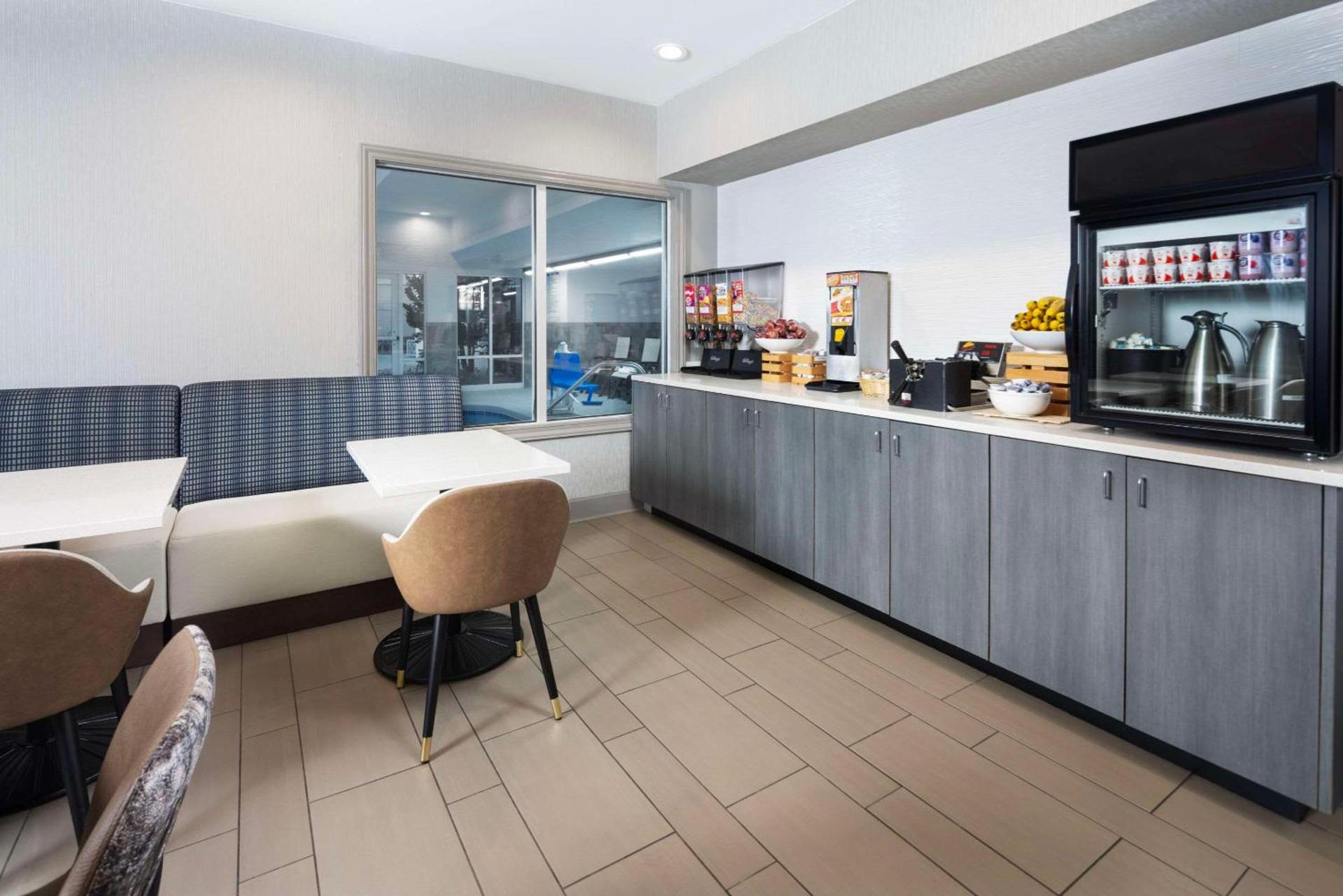 La Quinta Inn & Suites by Wyndham Downtown Asheville photo 42